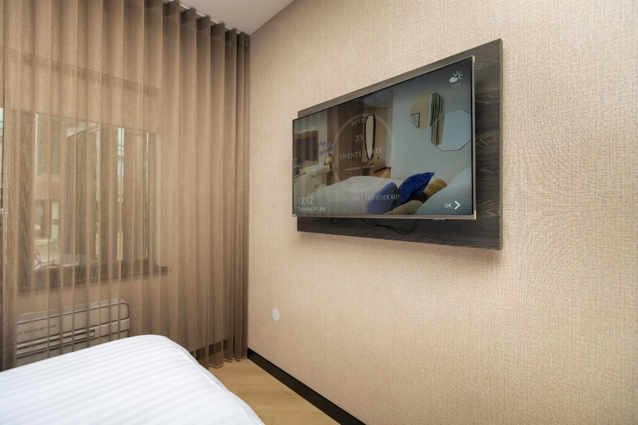 TV and multimedia, Bed in Hotel Twenty-Three Amsterdam Airport