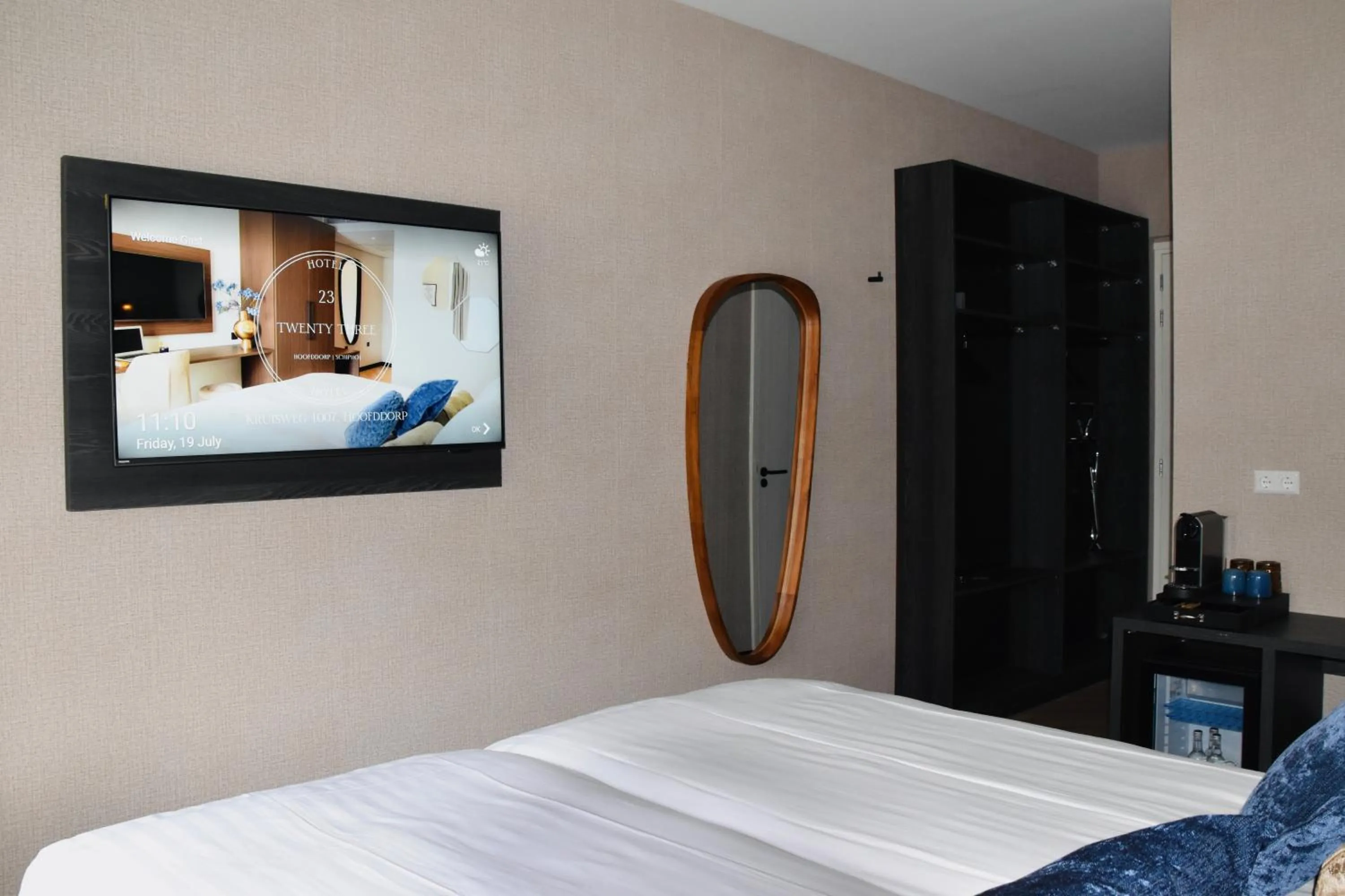TV and multimedia, Bed in Hotel Twenty-Three Amsterdam Airport