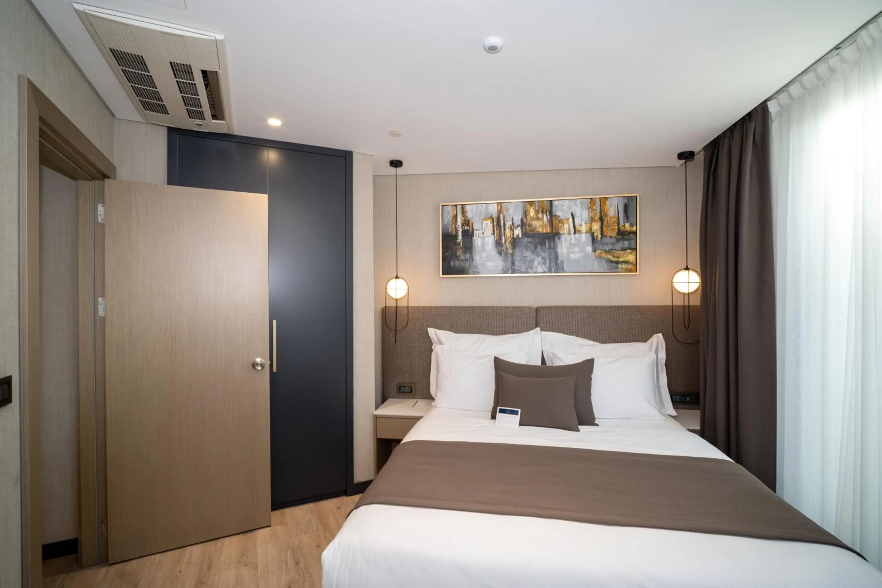 Bed in Rayelin Hotel Old Town