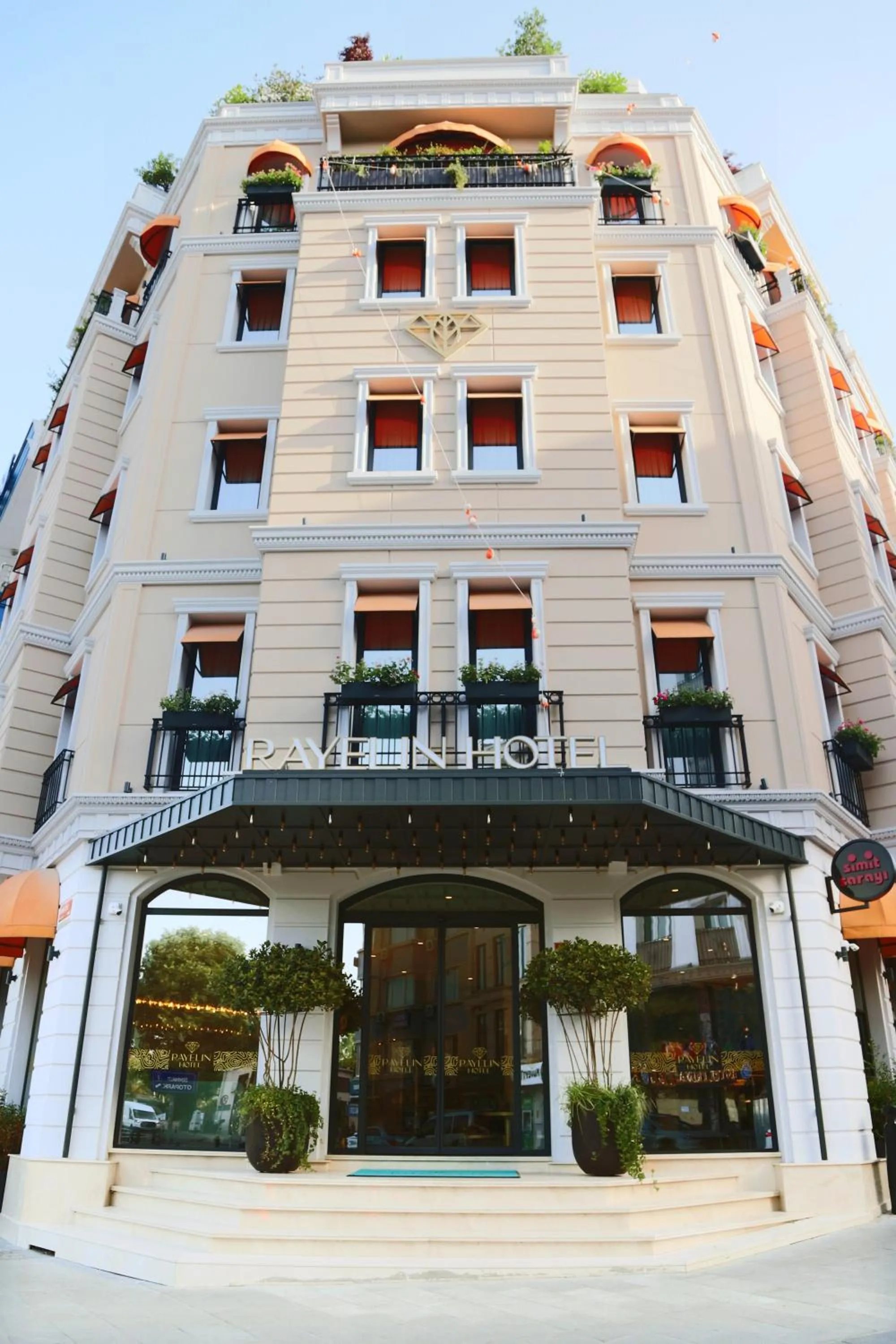 Property building in Rayelin Hotel Old Town