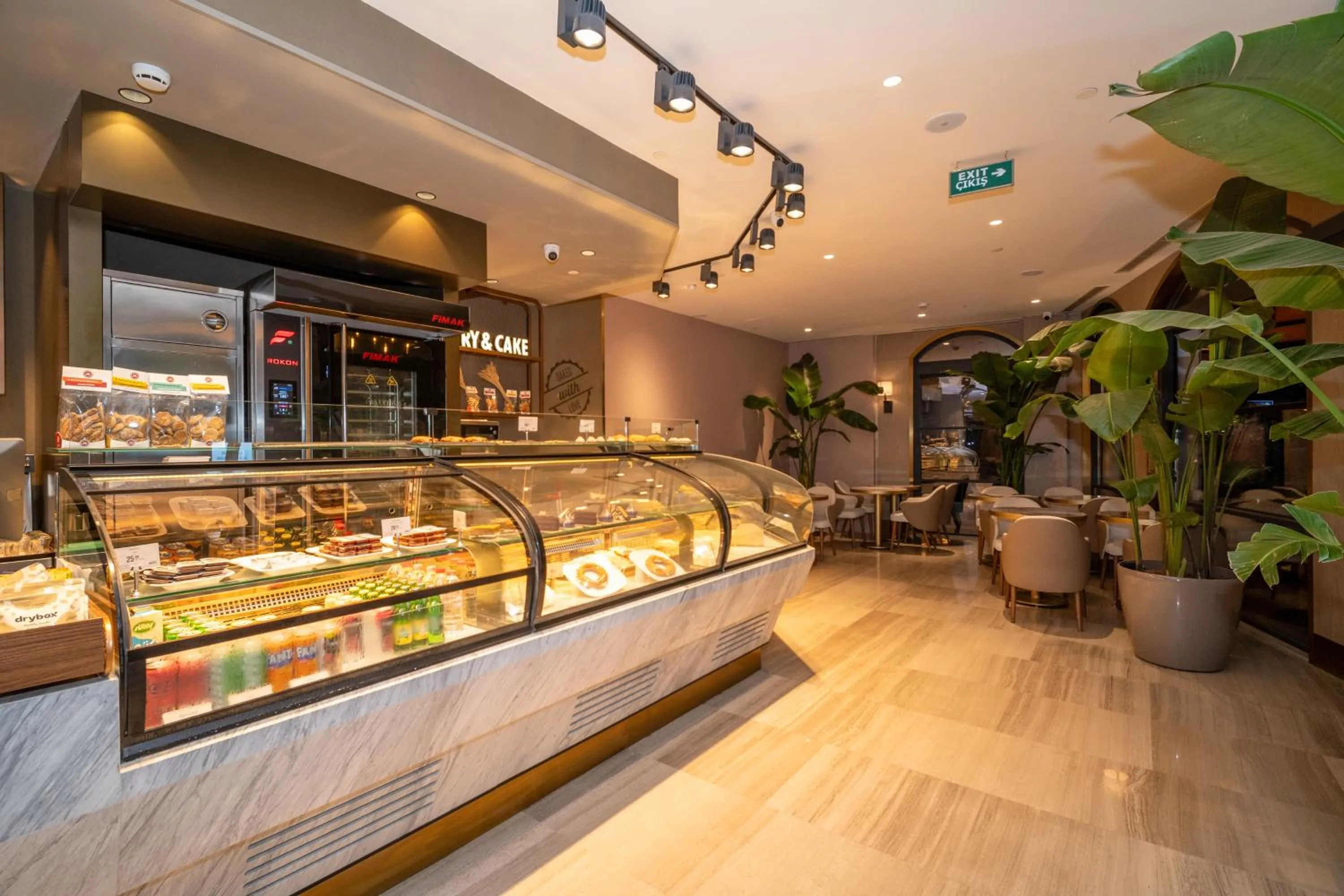 Restaurant/places to eat in Rayelin Hotel Old Town