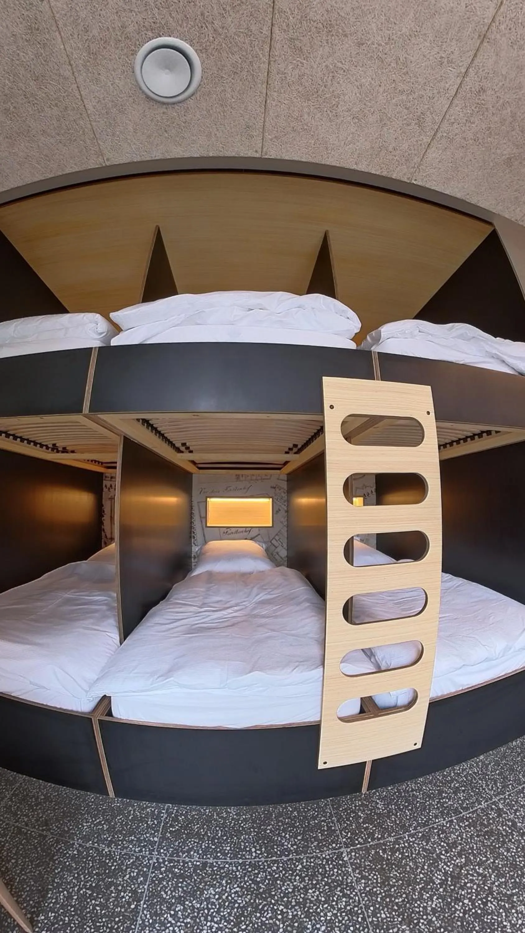 bunk bed, Bed in Das Kittchen