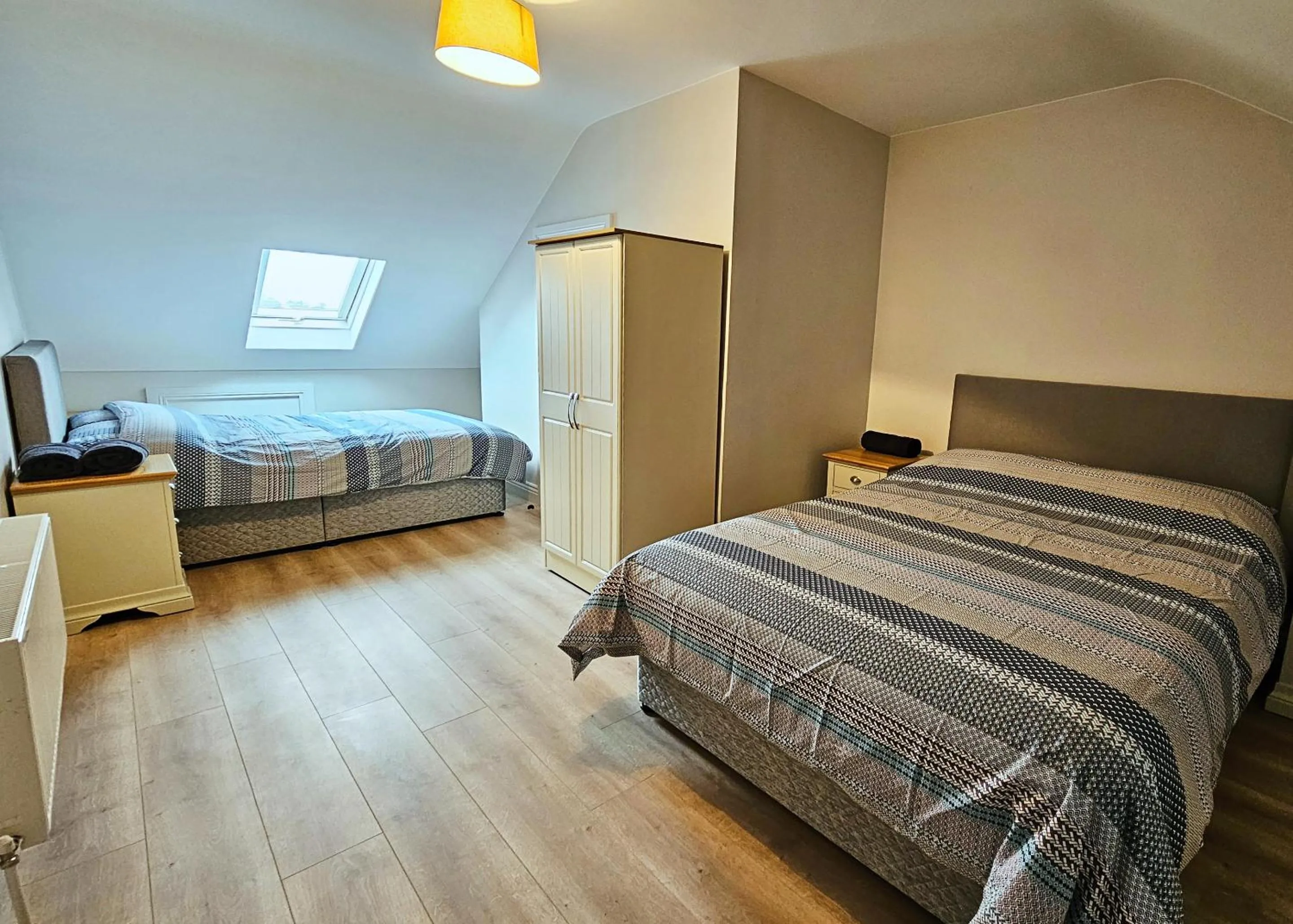 Bedroom, Bed in Dromod suites