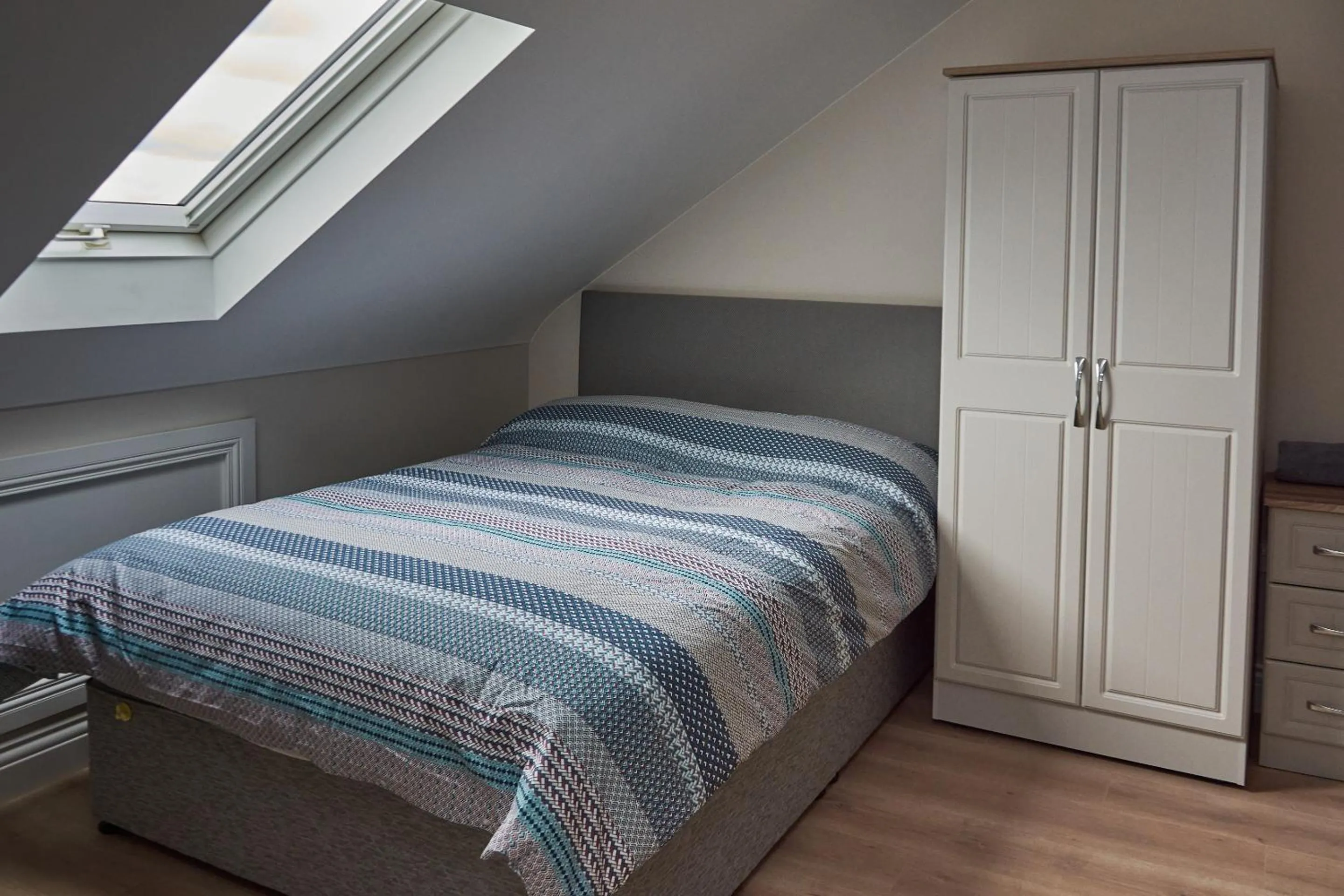 Bedroom, Bed in Dromod suites