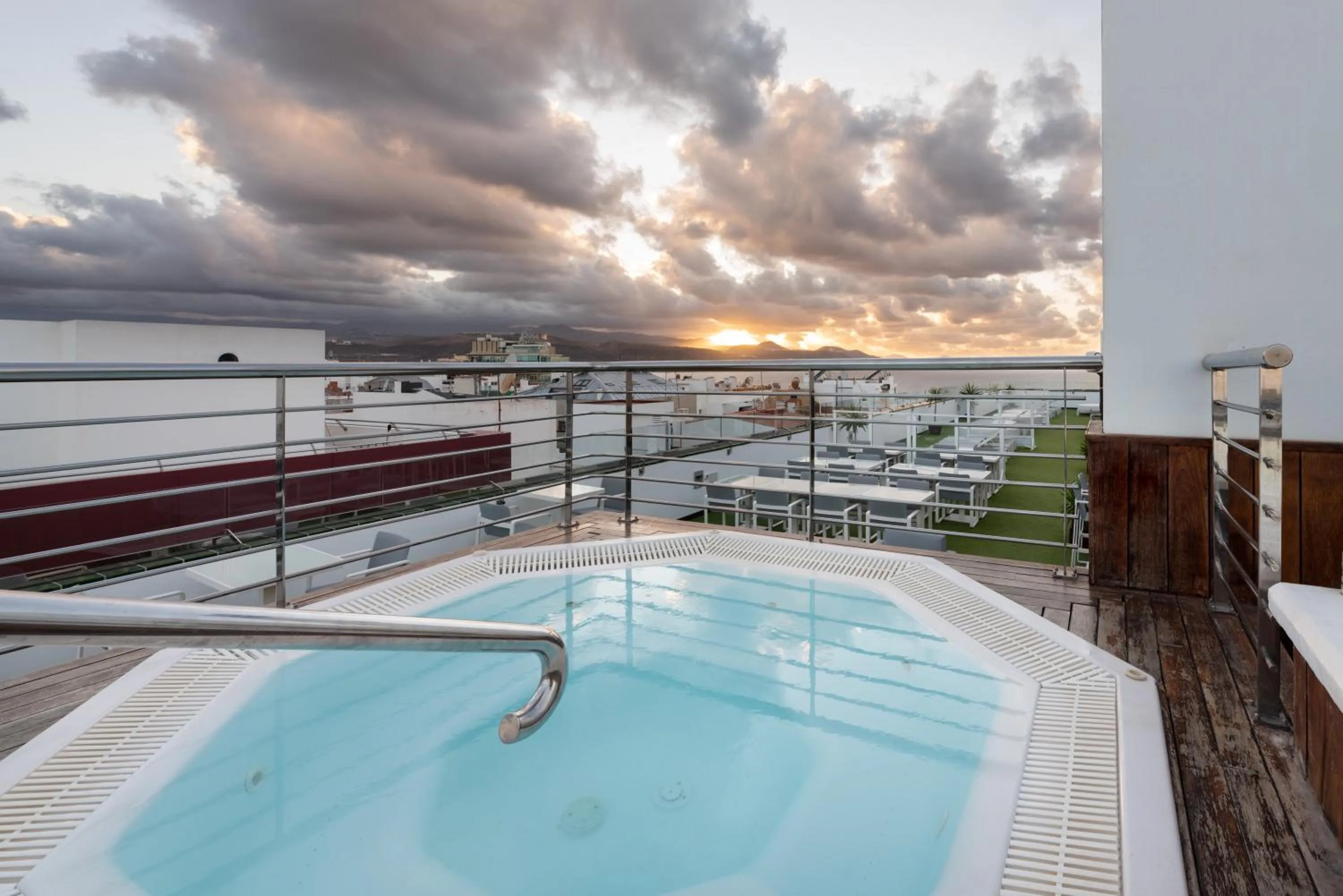 Swimming pool in Exe Las Palmas