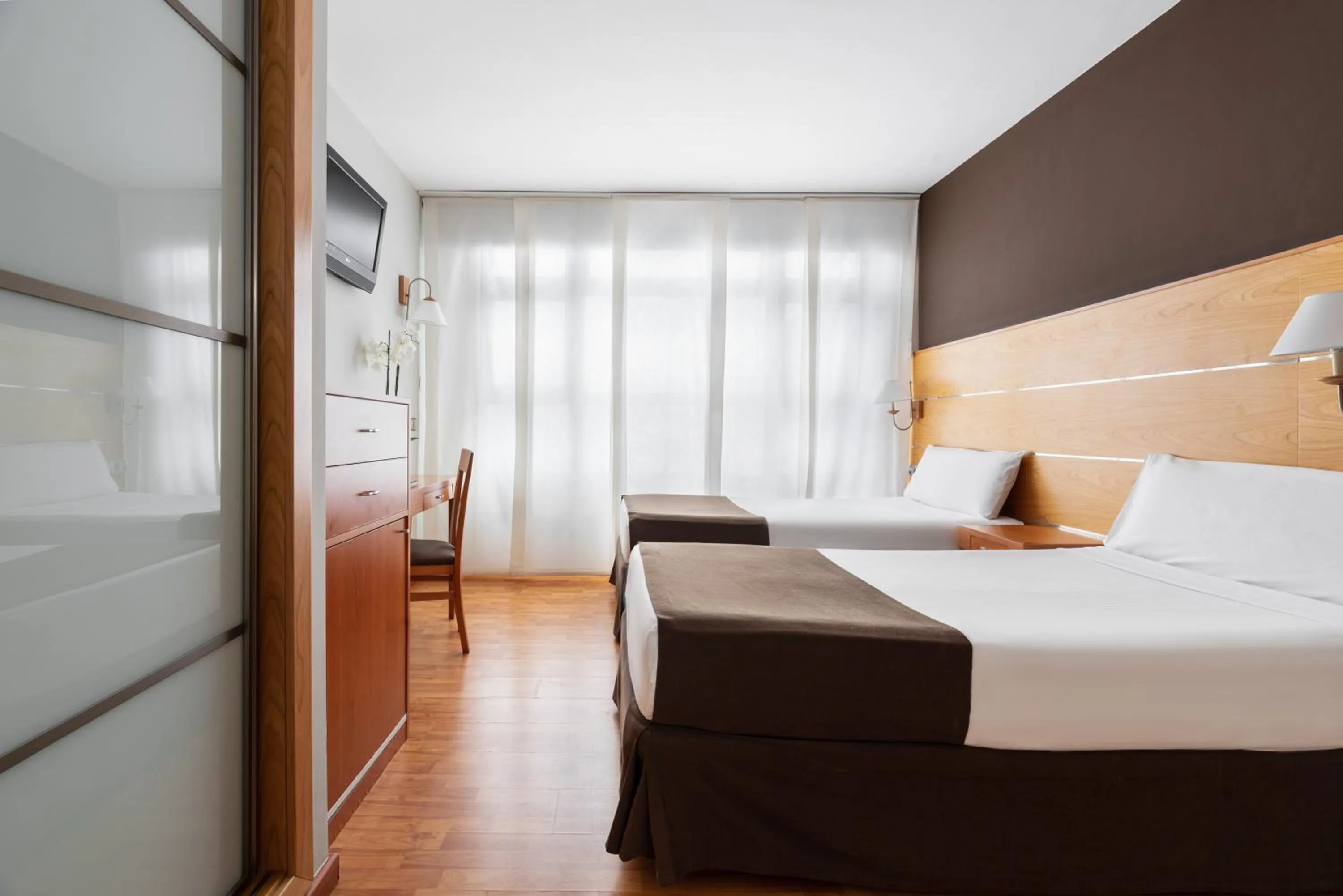 Photo of the whole room, Bed in Exe Las Palmas