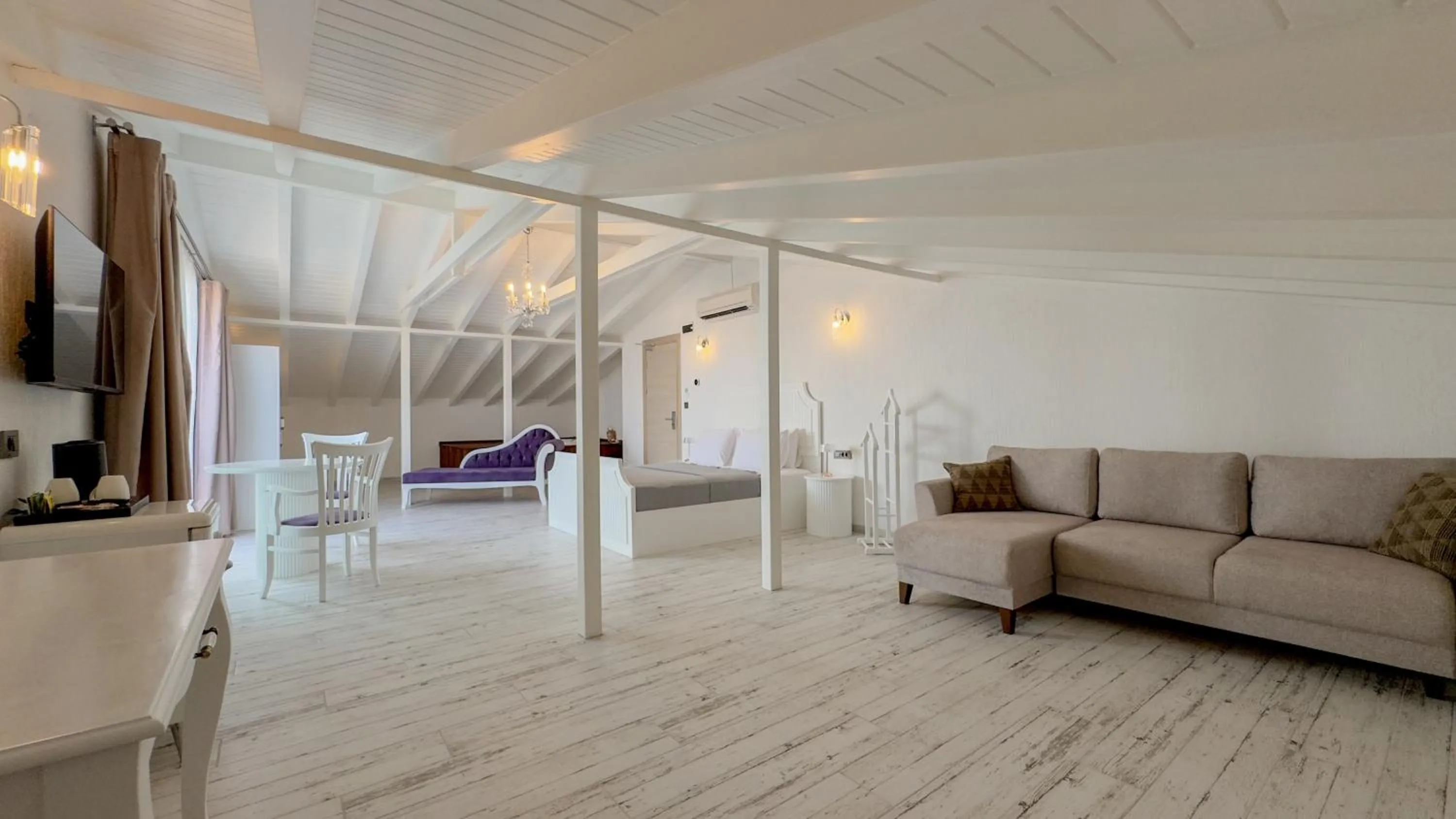 Bed in Cunda Nisa Otel