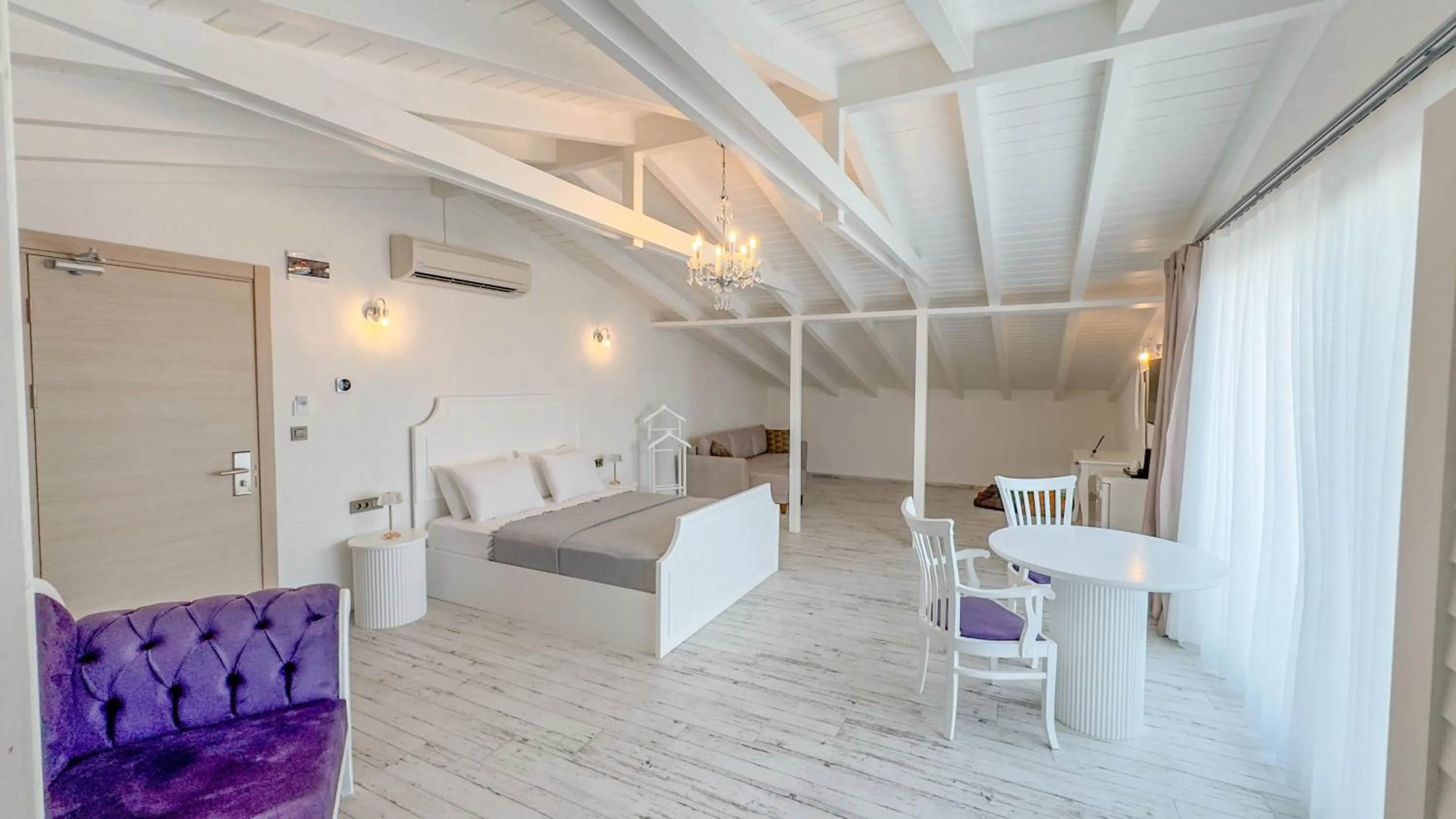 Bed in Cunda Nisa Otel