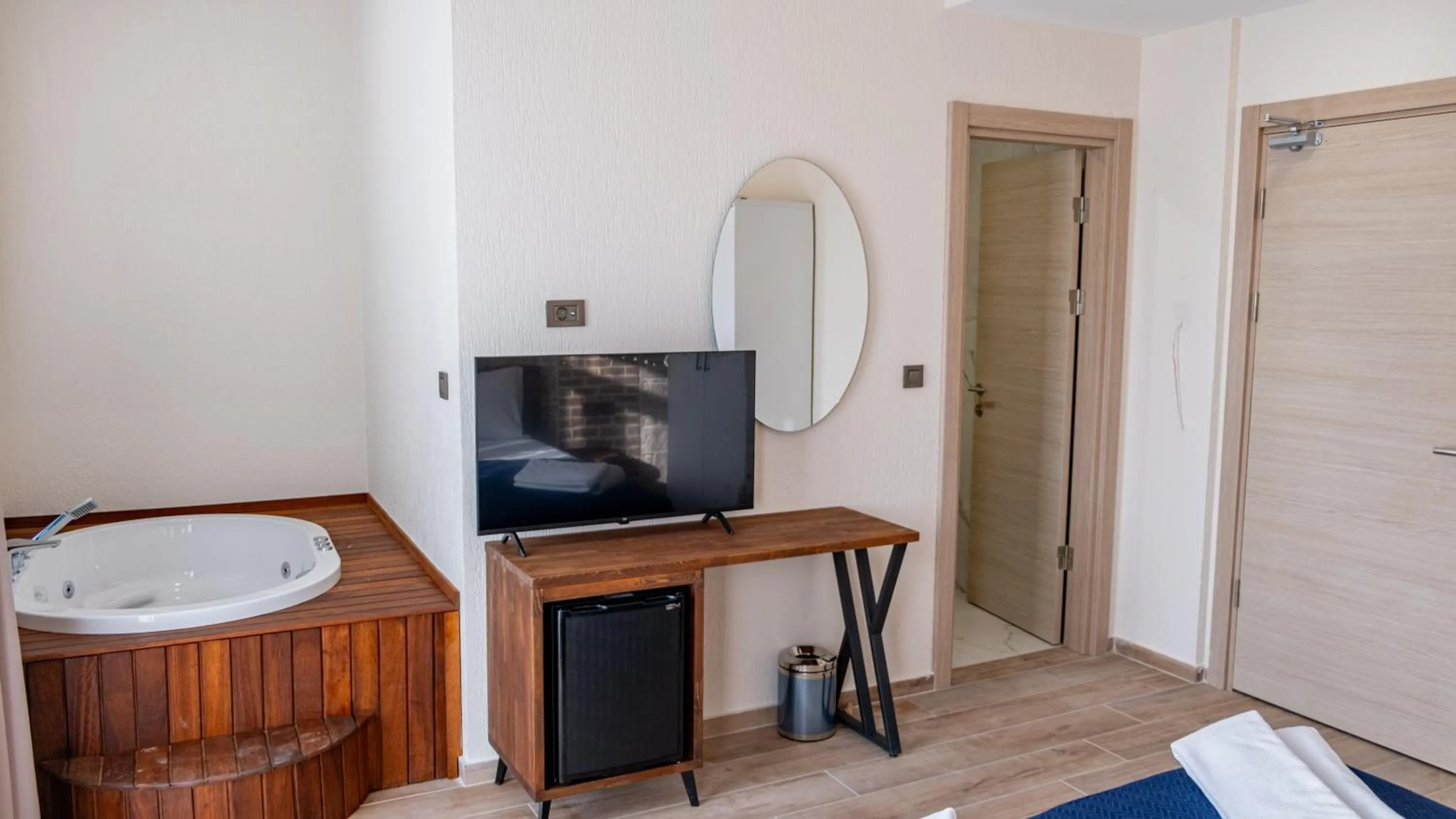 TV and multimedia in Cunda Nisa Otel