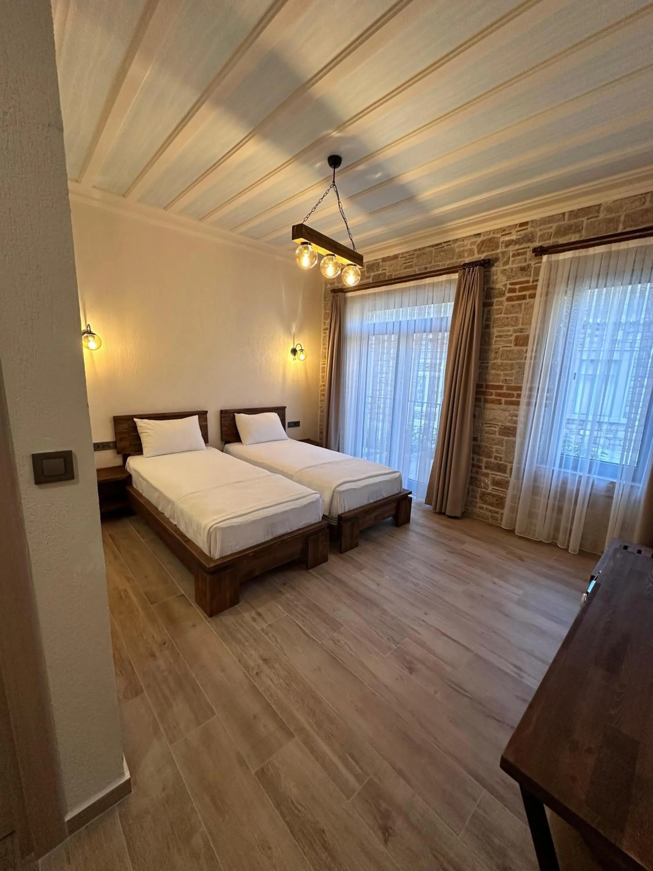 Photo of the whole room, Bed in Cunda Nisa Otel