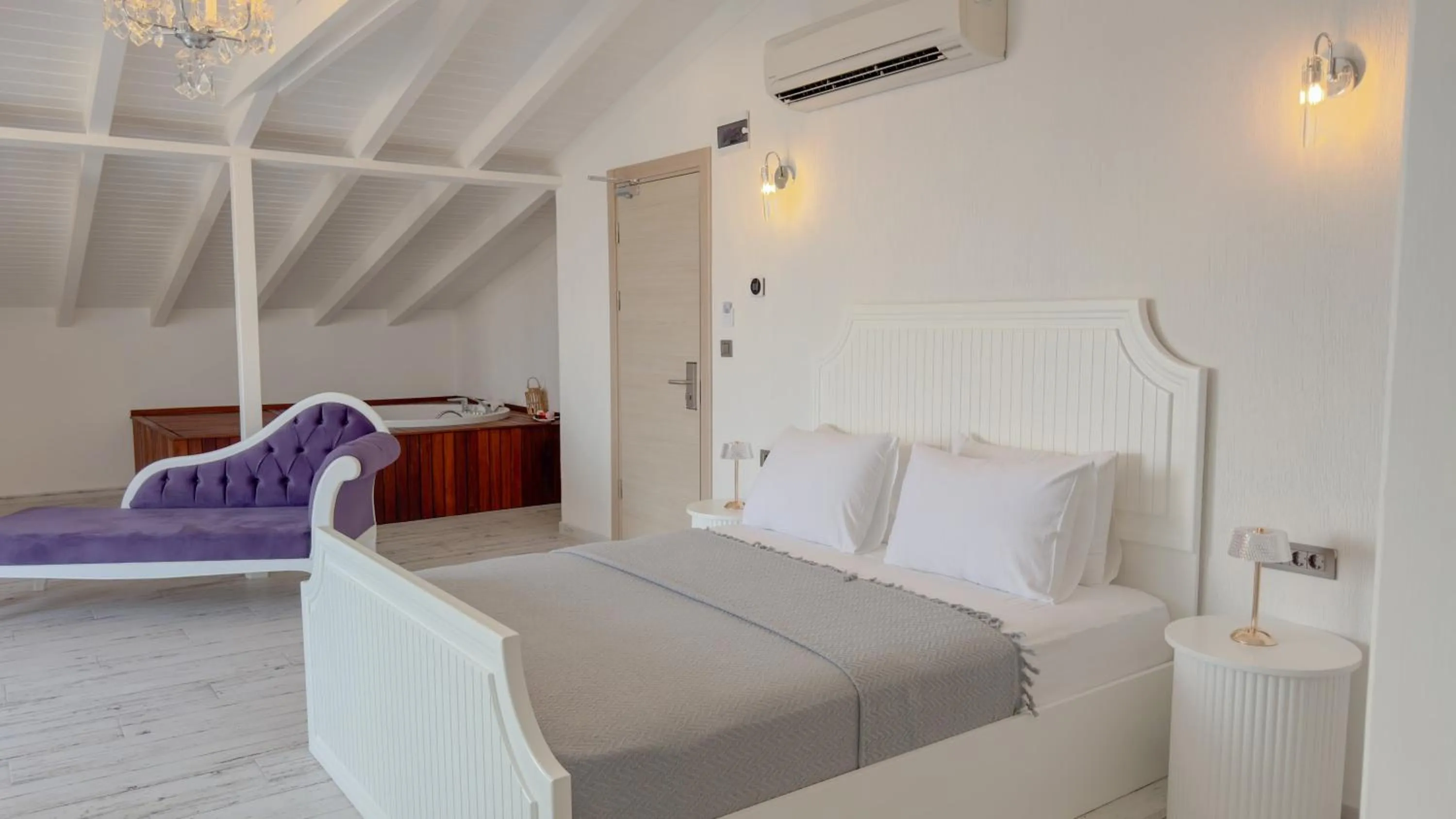 Bed in Cunda Nisa Otel