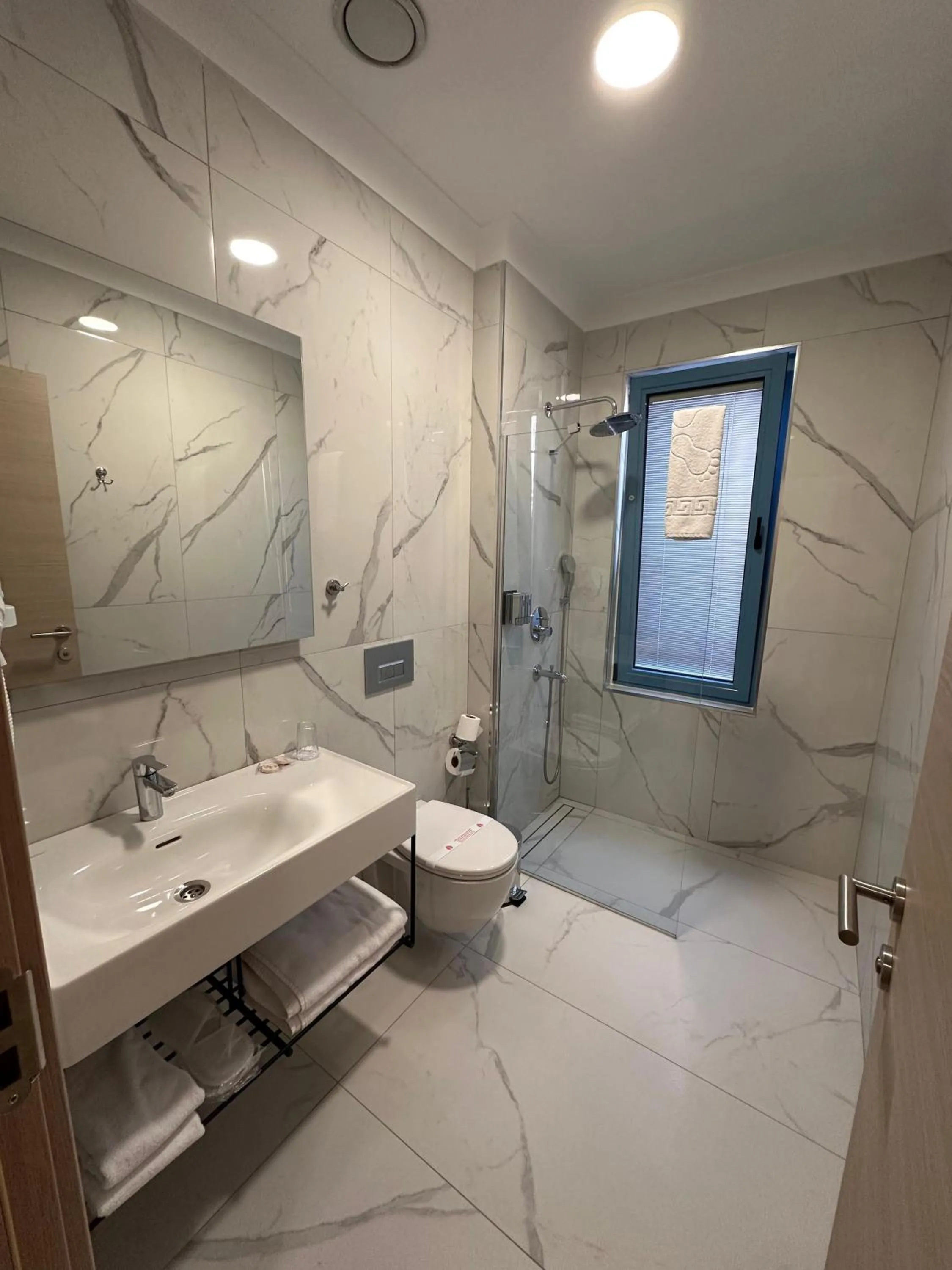 Shower in Cunda Nisa Otel