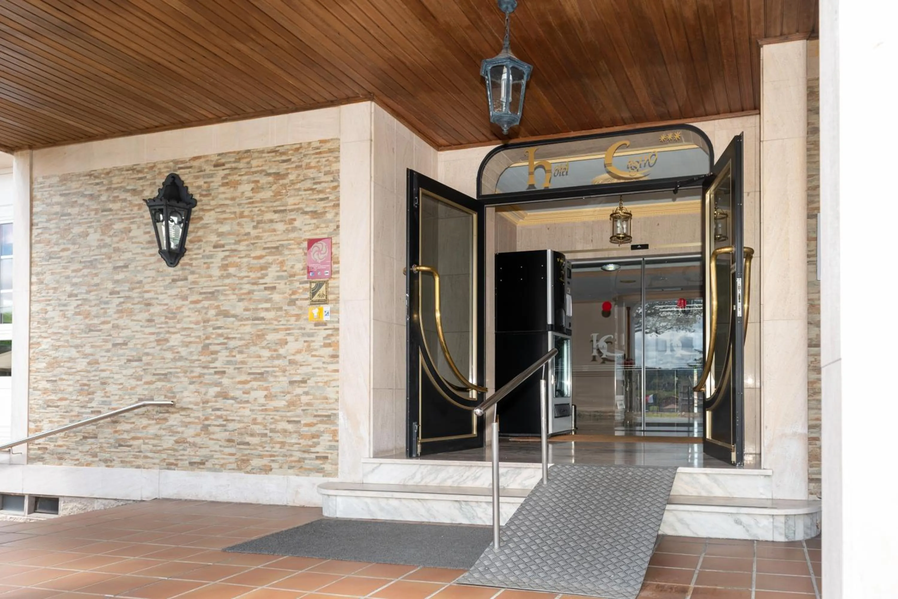 Facade/entrance in Hotel Castro