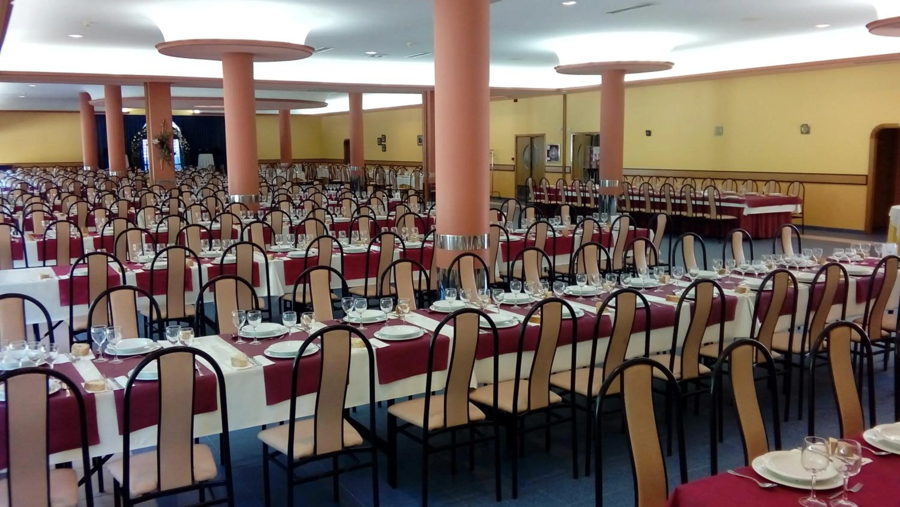 Restaurant/places to eat in Hotel Castro