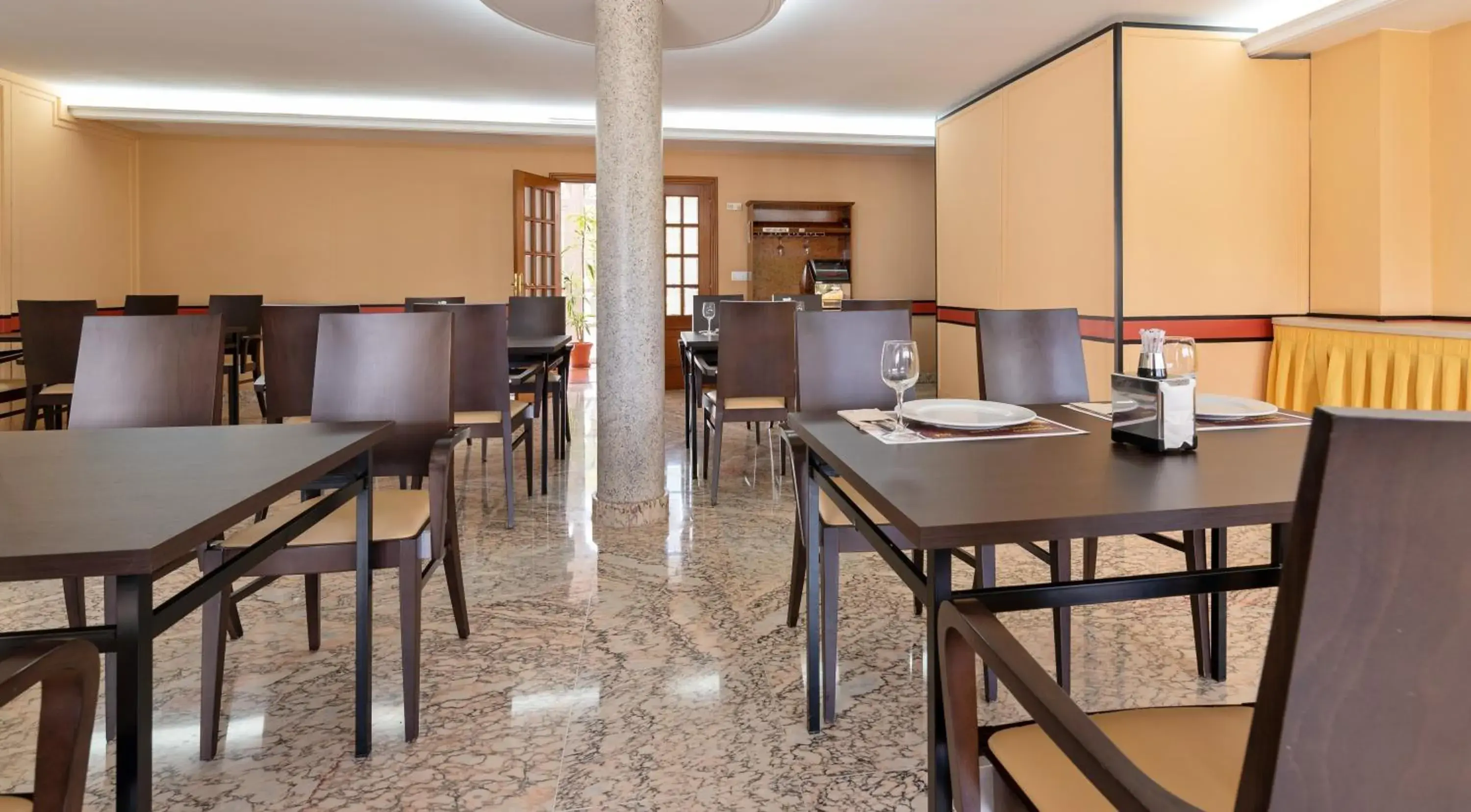 Restaurant/places to eat in Hotel Castro Restaurant/places to eat in Hotel Castro