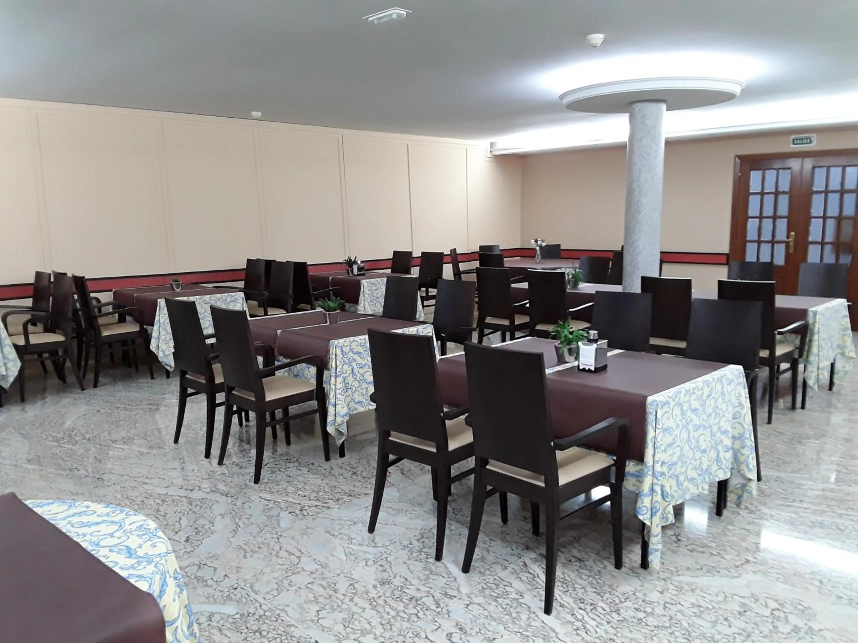 Restaurant/places to eat in Hotel Castro