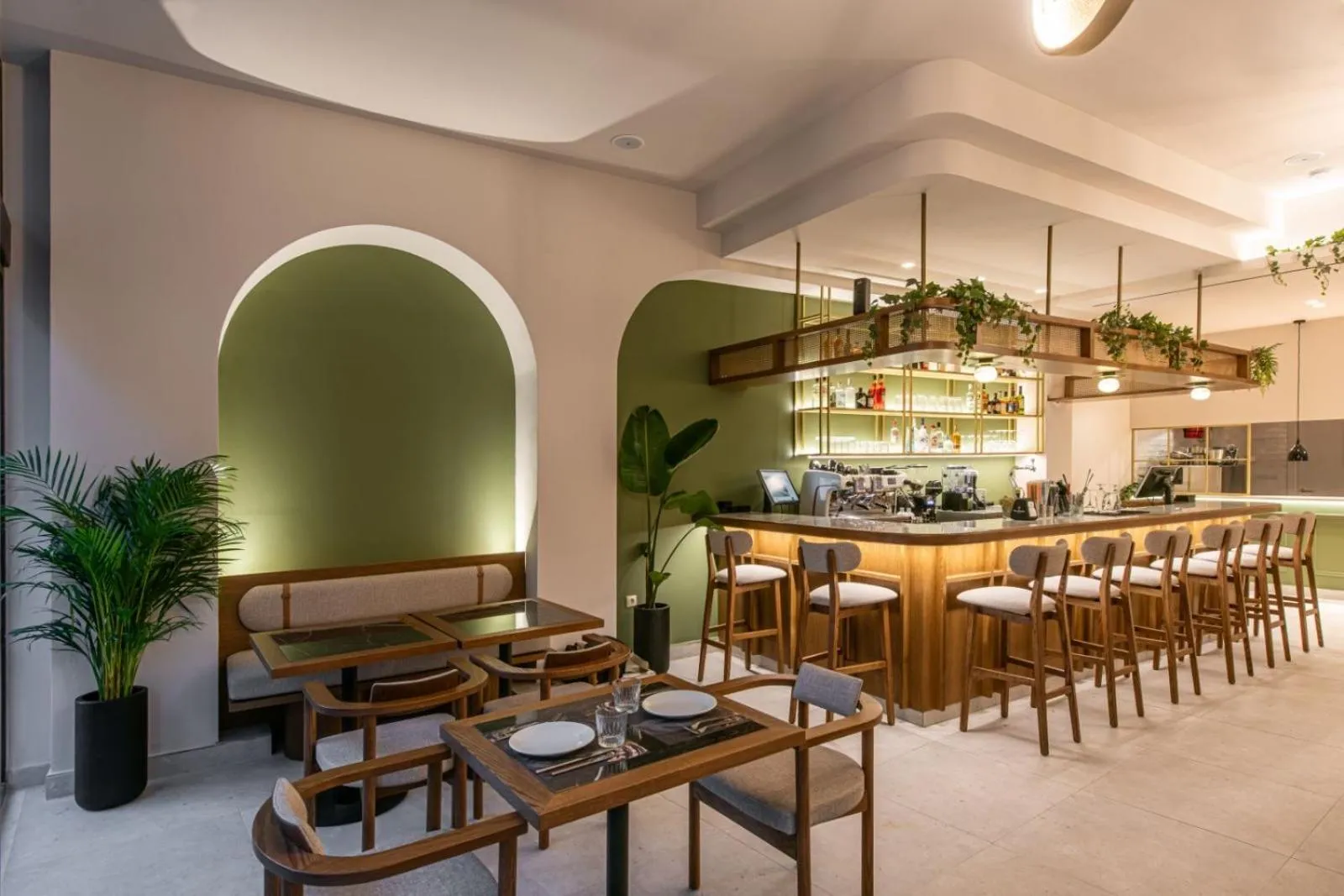 Restaurant/places to eat in Centro Vero Suites by Omilos Hotels