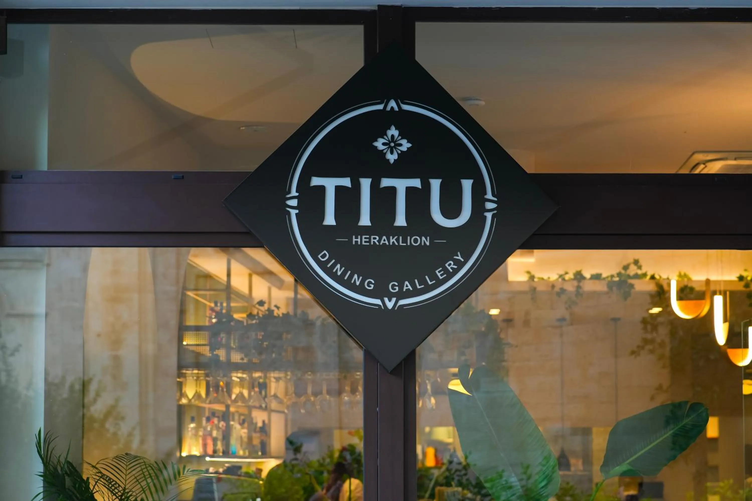 Restaurant/places to eat in Centro Vero Suites by Omilos Hotels