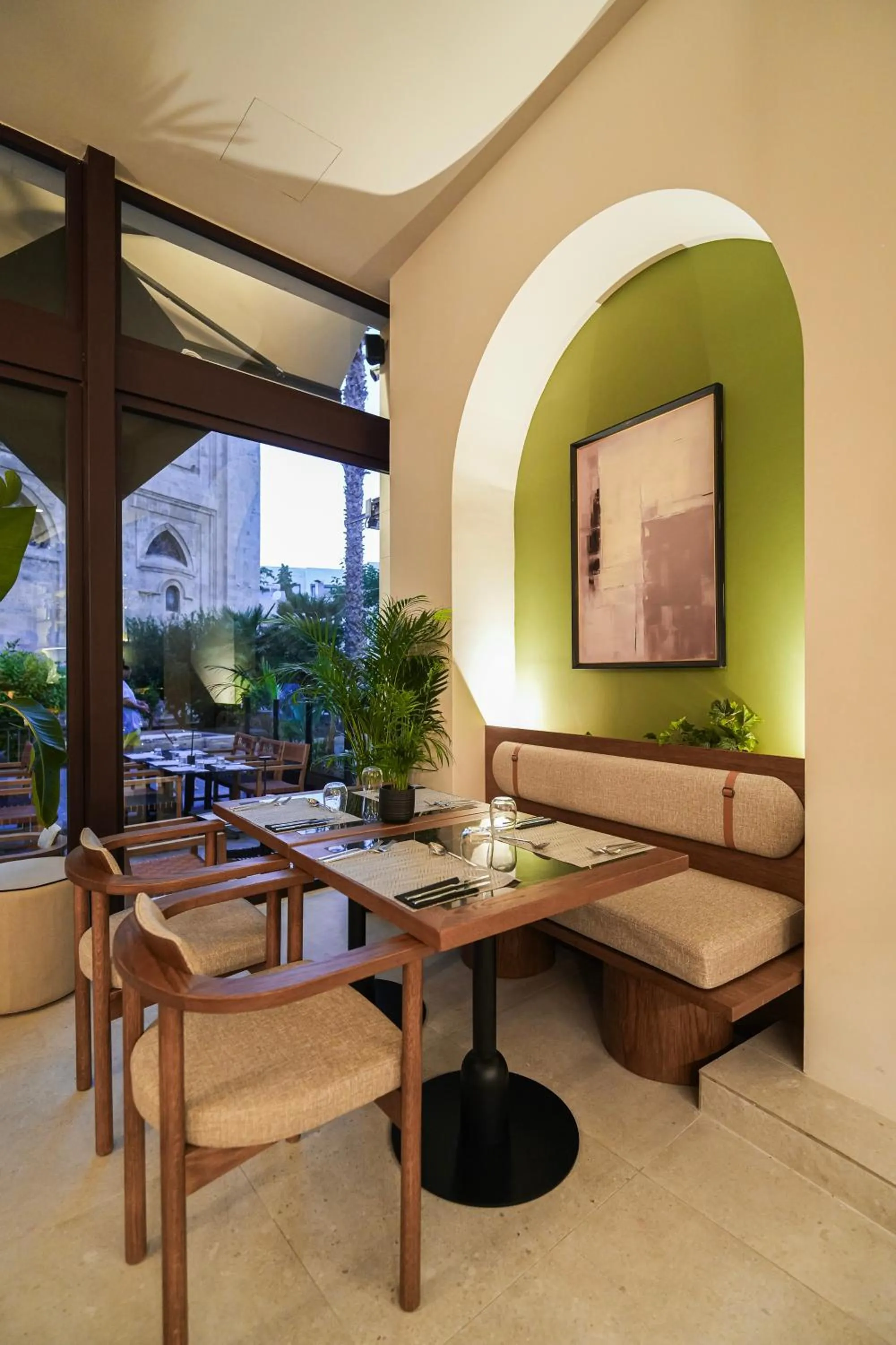 Restaurant/places to eat in Centro Vero Suites by Omilos Hotels