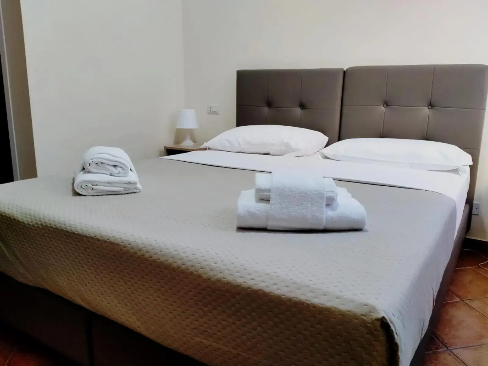 Budget Double or Twin Room in Casa per Ferie Santa Maria alle Fornaci Budget Double or Twin Room in Casa per Ferie Santa Maria alle Fornaci