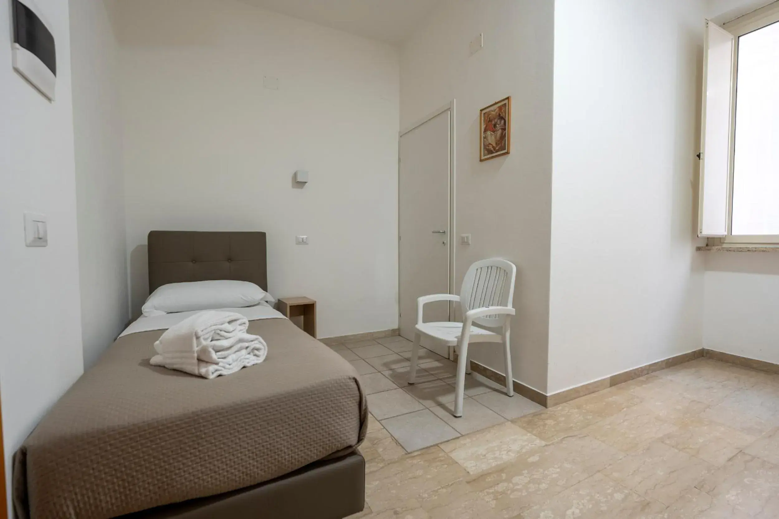 Twin Room - Disability Access in Casa per Ferie Santa Maria alle Fornaci Twin Room - Disability Access in Casa per Ferie Santa Maria alle Fornaci