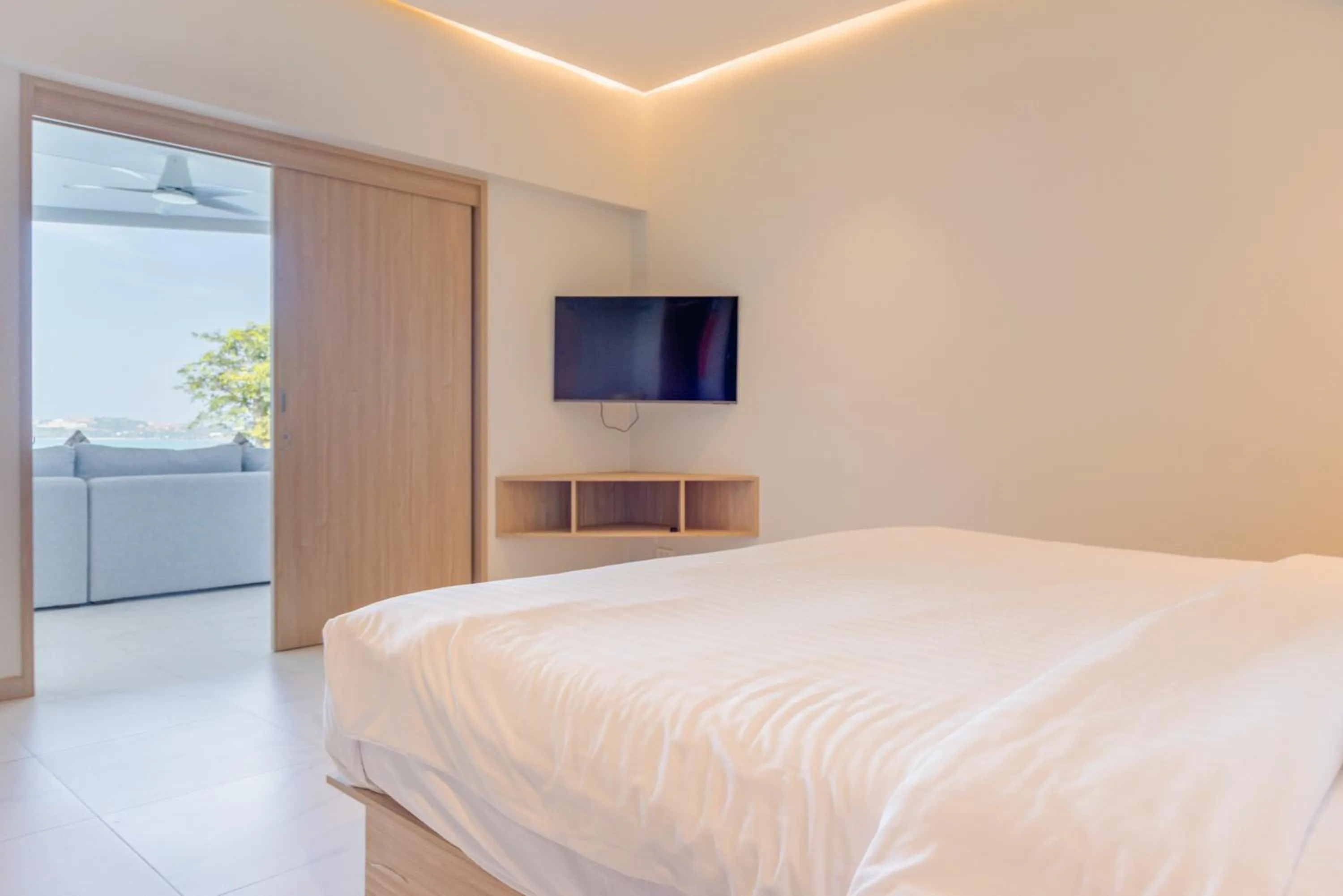 Bed in Replay Pool Villa