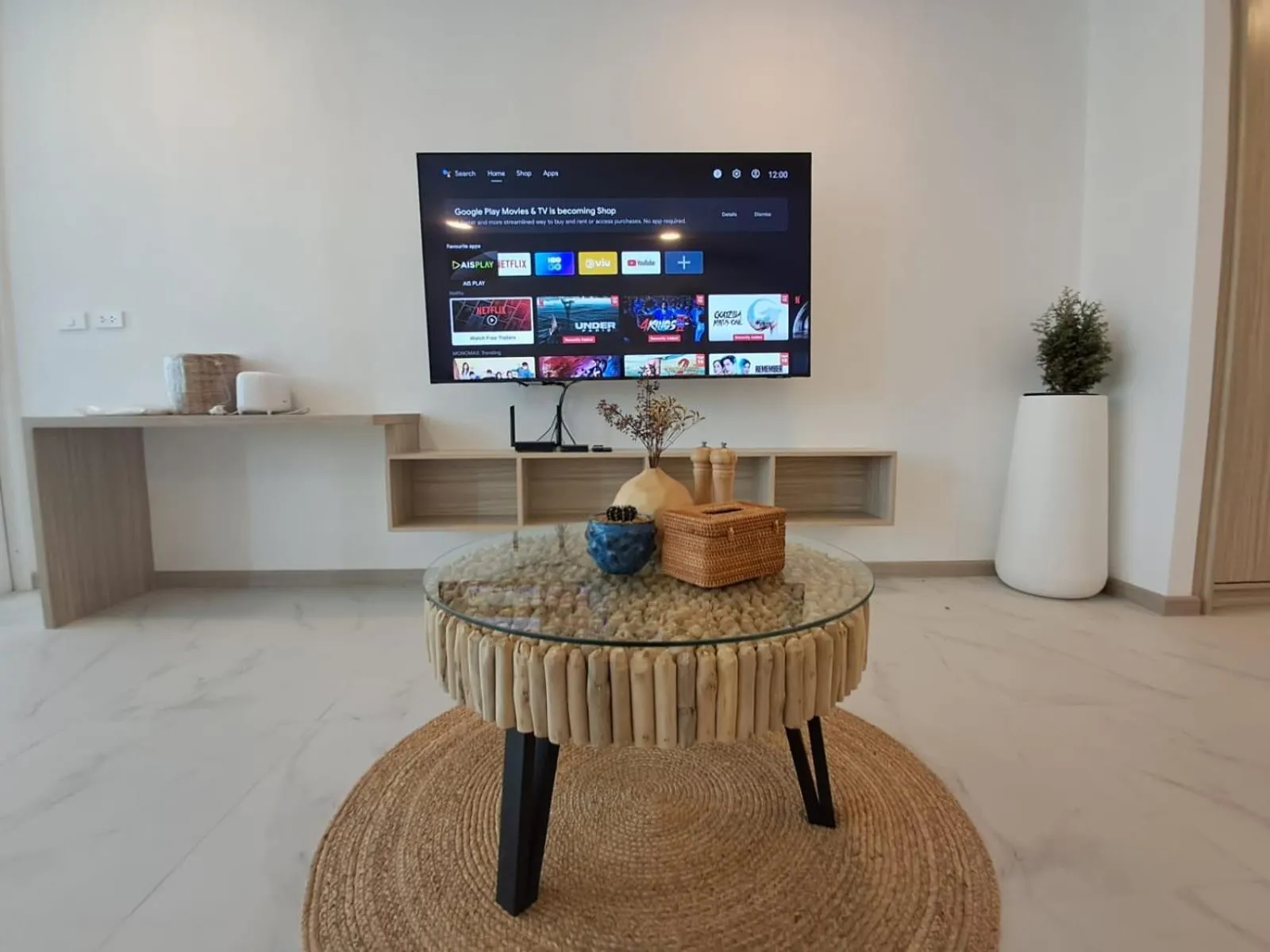 TV and multimedia in Replay Pool Villa