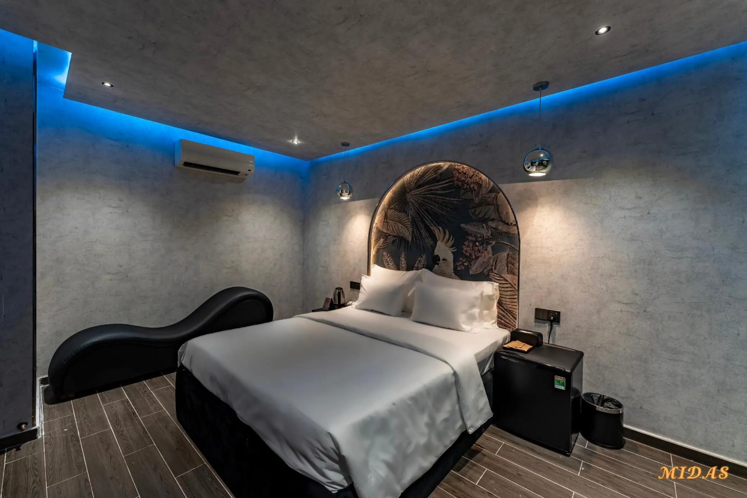 Bed in Midas Hotel 2