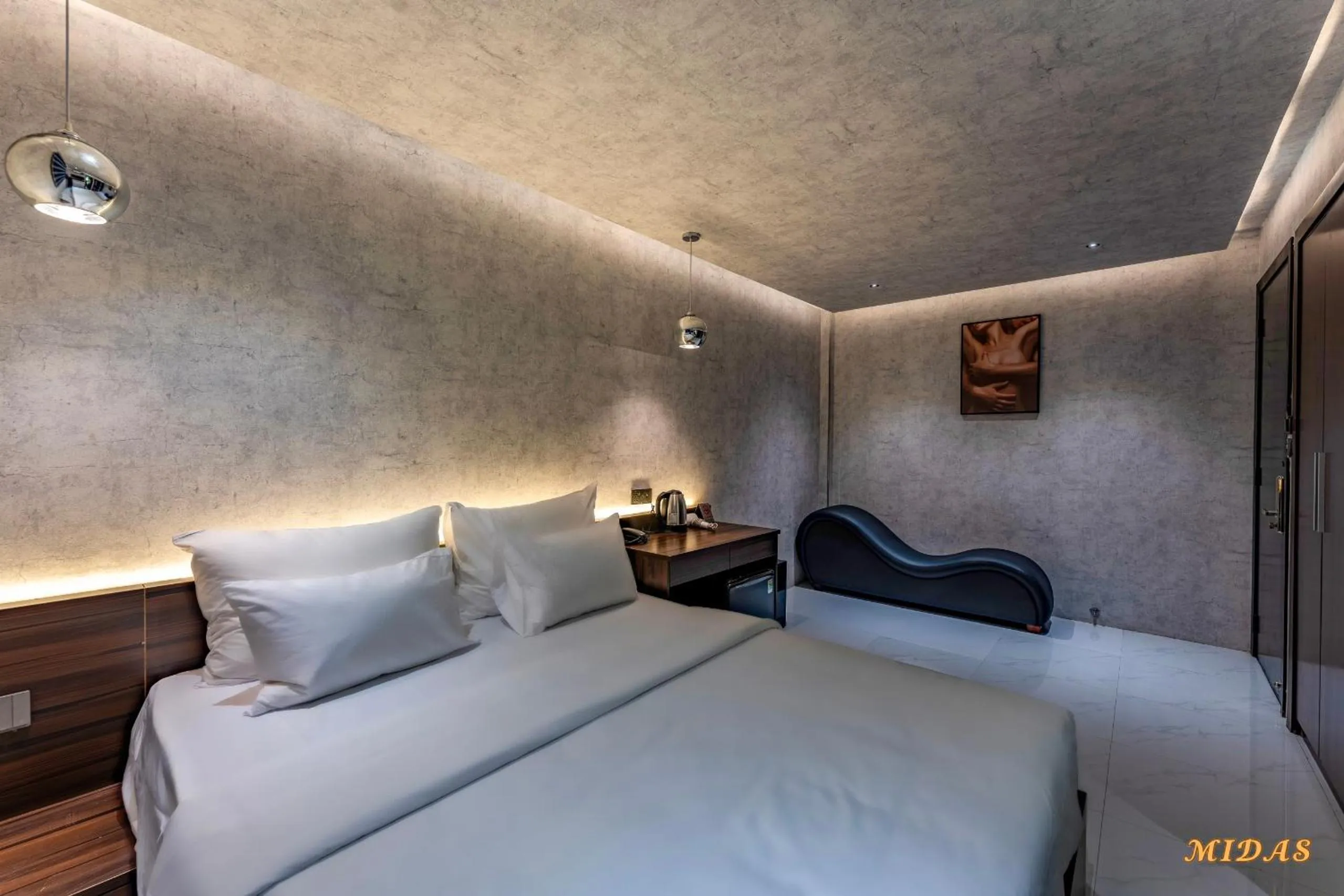 Bedroom, Bed in Midas Hotel 2