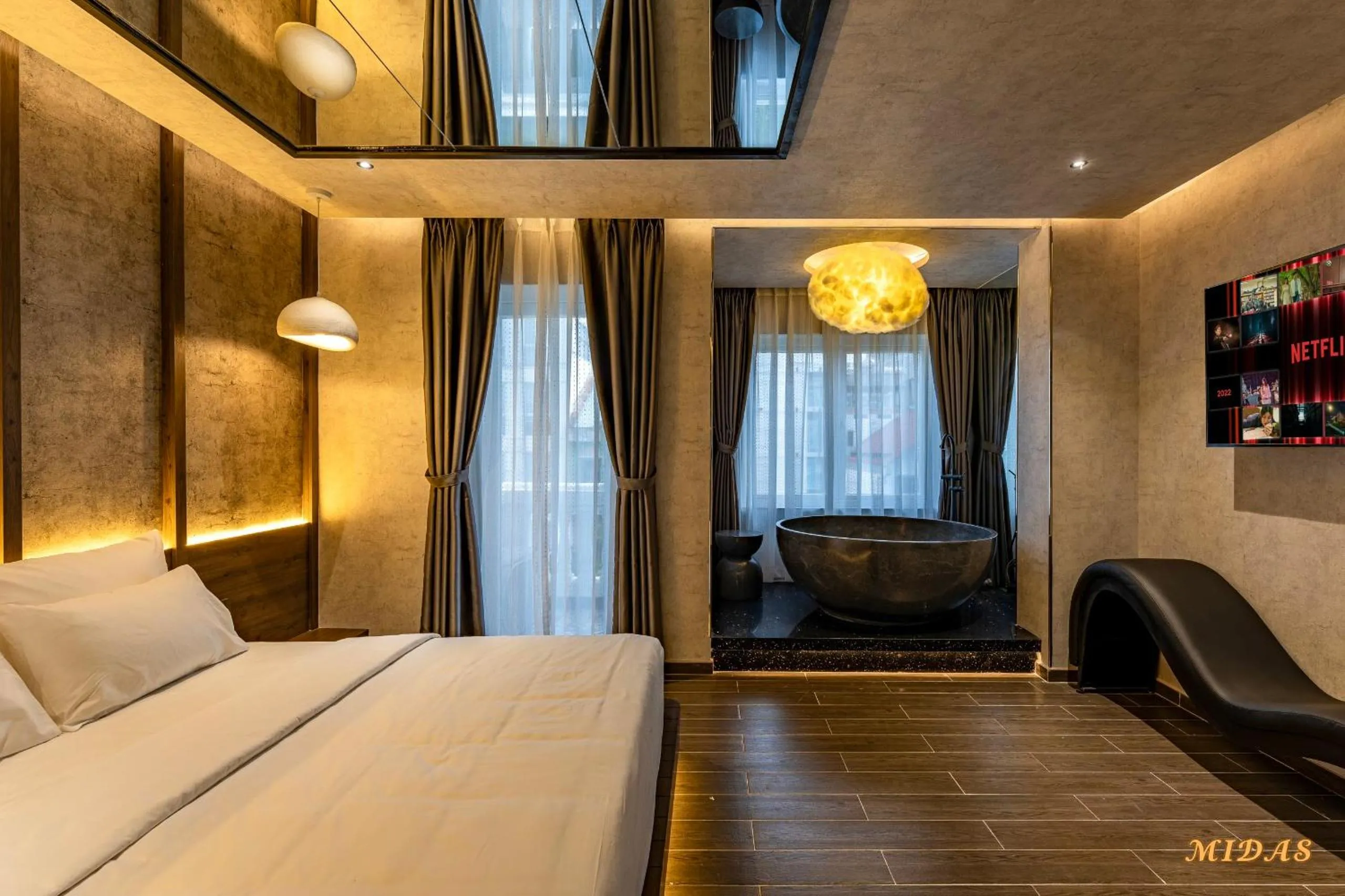 TV and multimedia, Bed in Midas Hotel 2