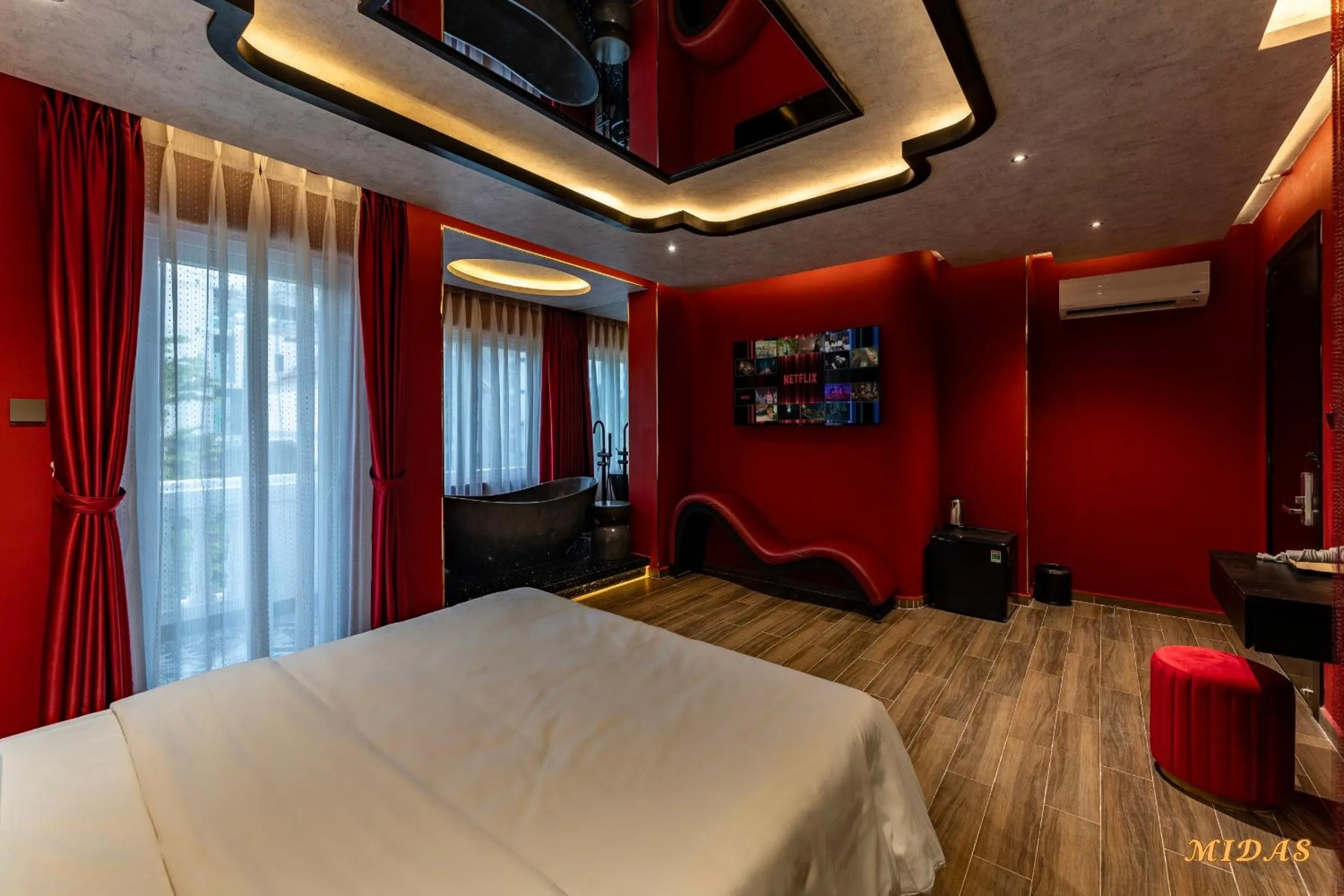 Photo of the whole room, Bed in Midas Hotel 2