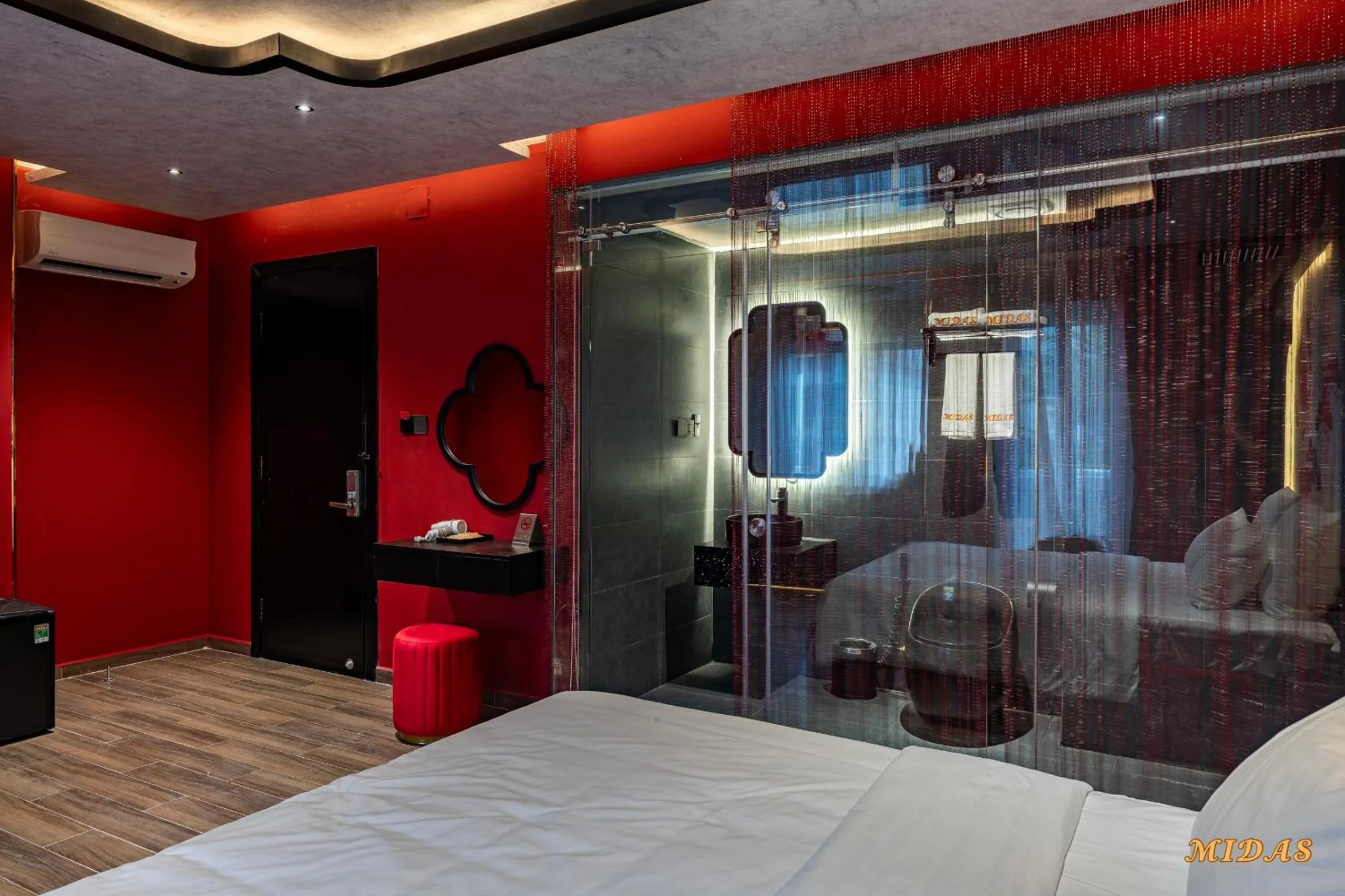 Bed in Midas Hotel 2