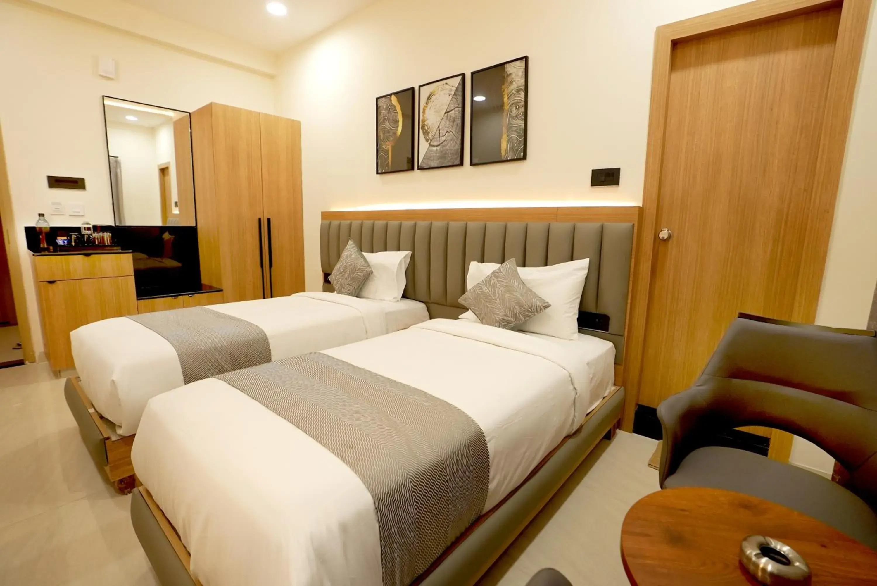 Superior Twin Room in Oak Business Hotel Superior Twin Room in Oak Business Hotel