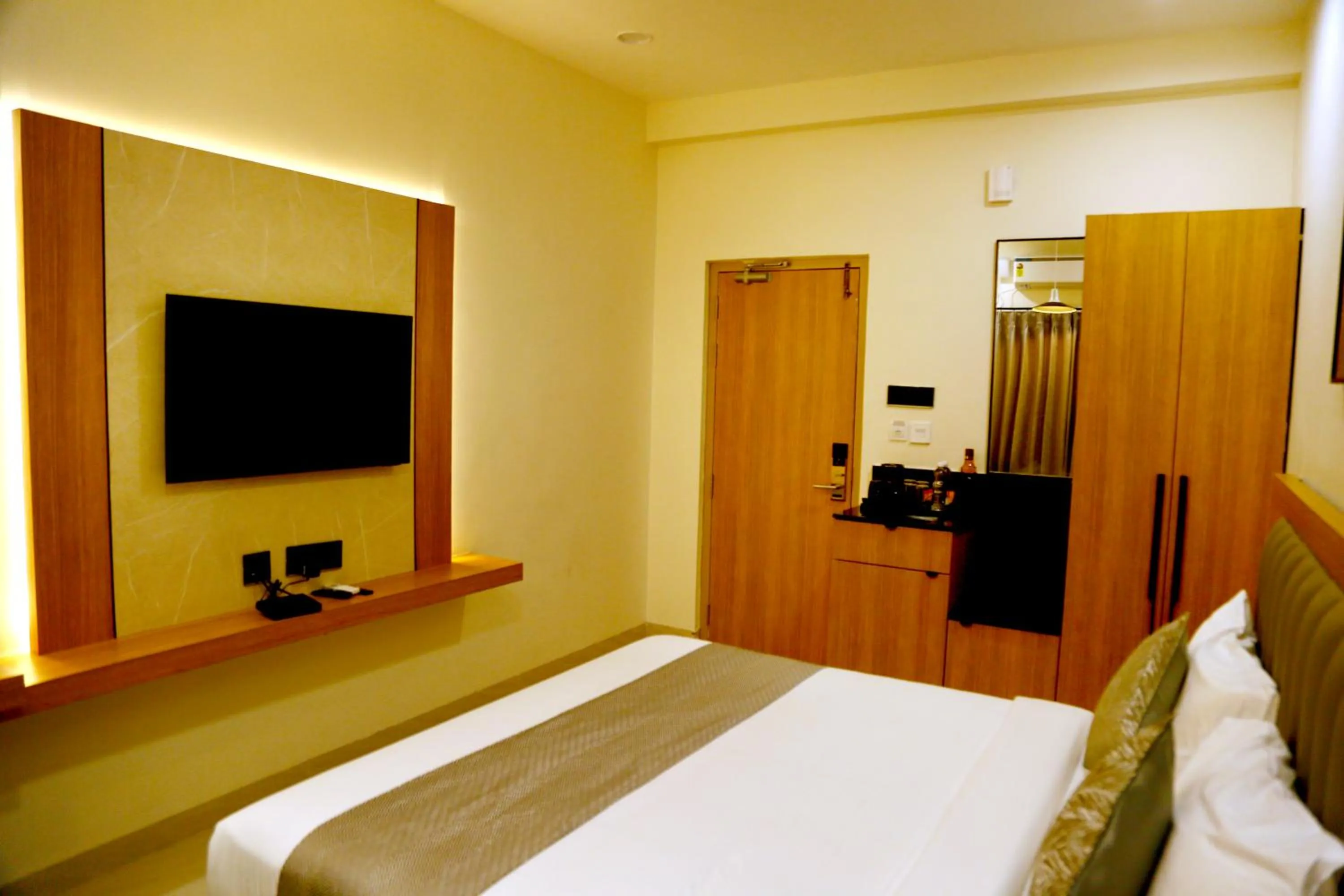 Bedroom, Bed in Oak Business Hotel