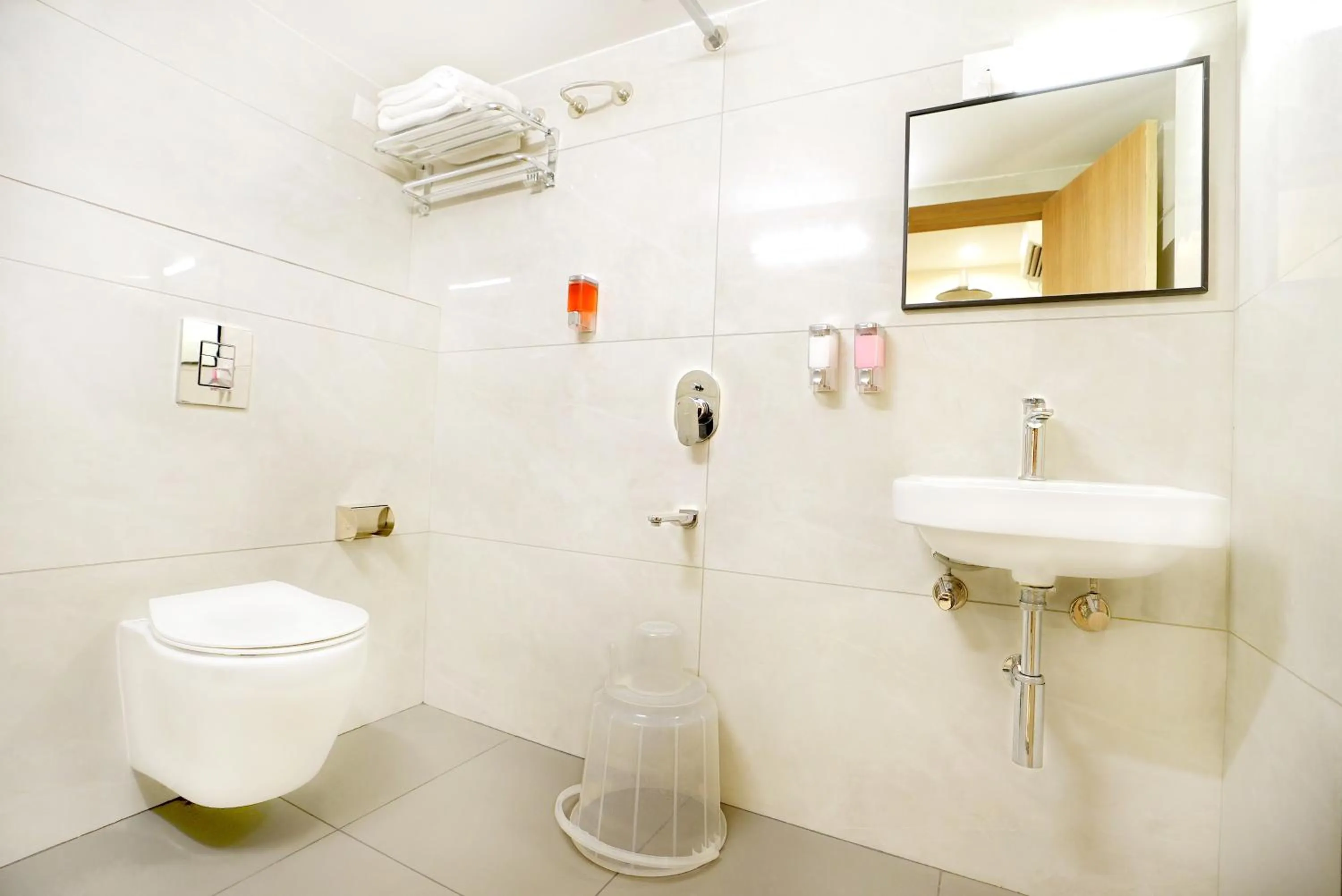 Toilet in Oak Business Hotel