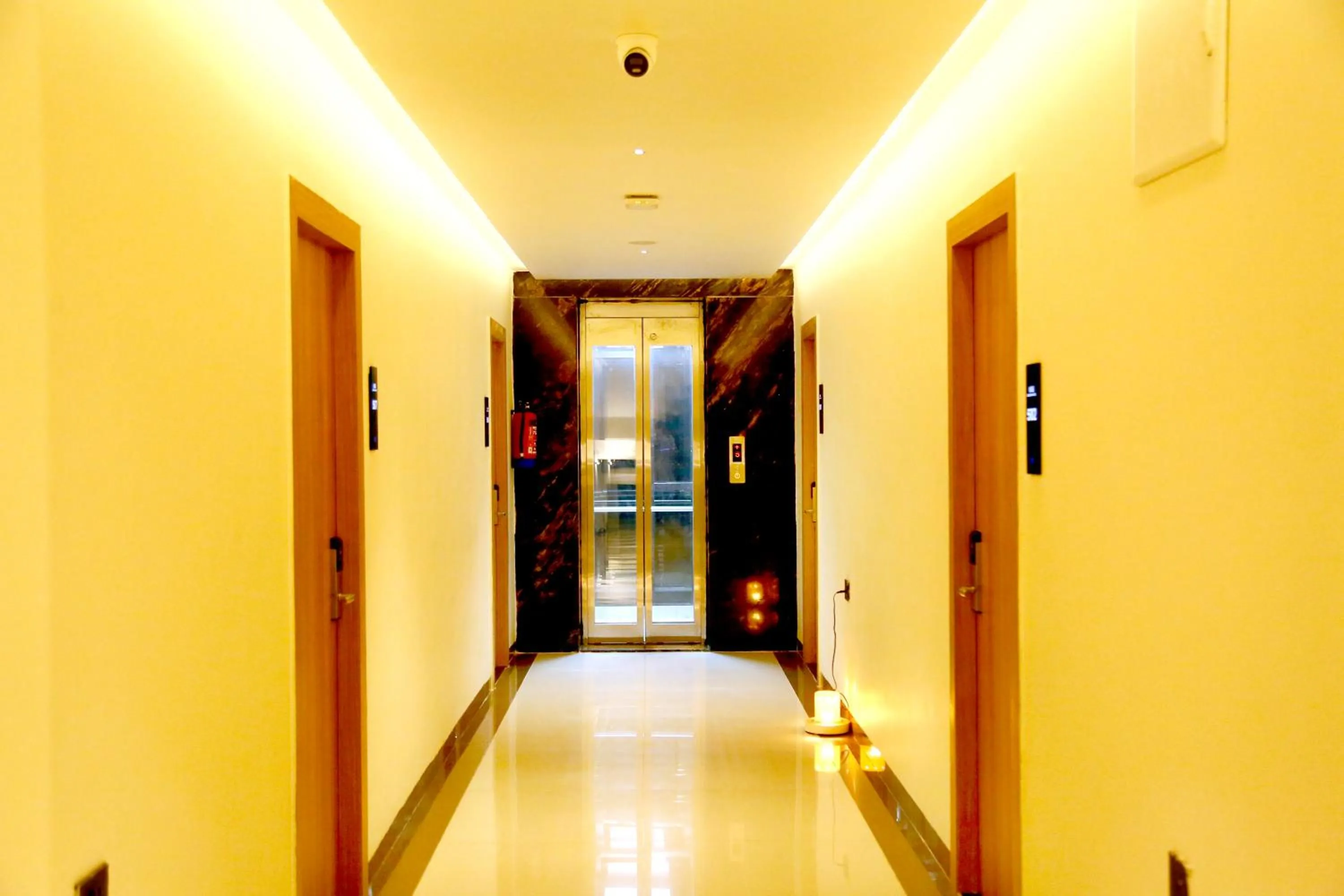 elevator in Oak Business Hotel