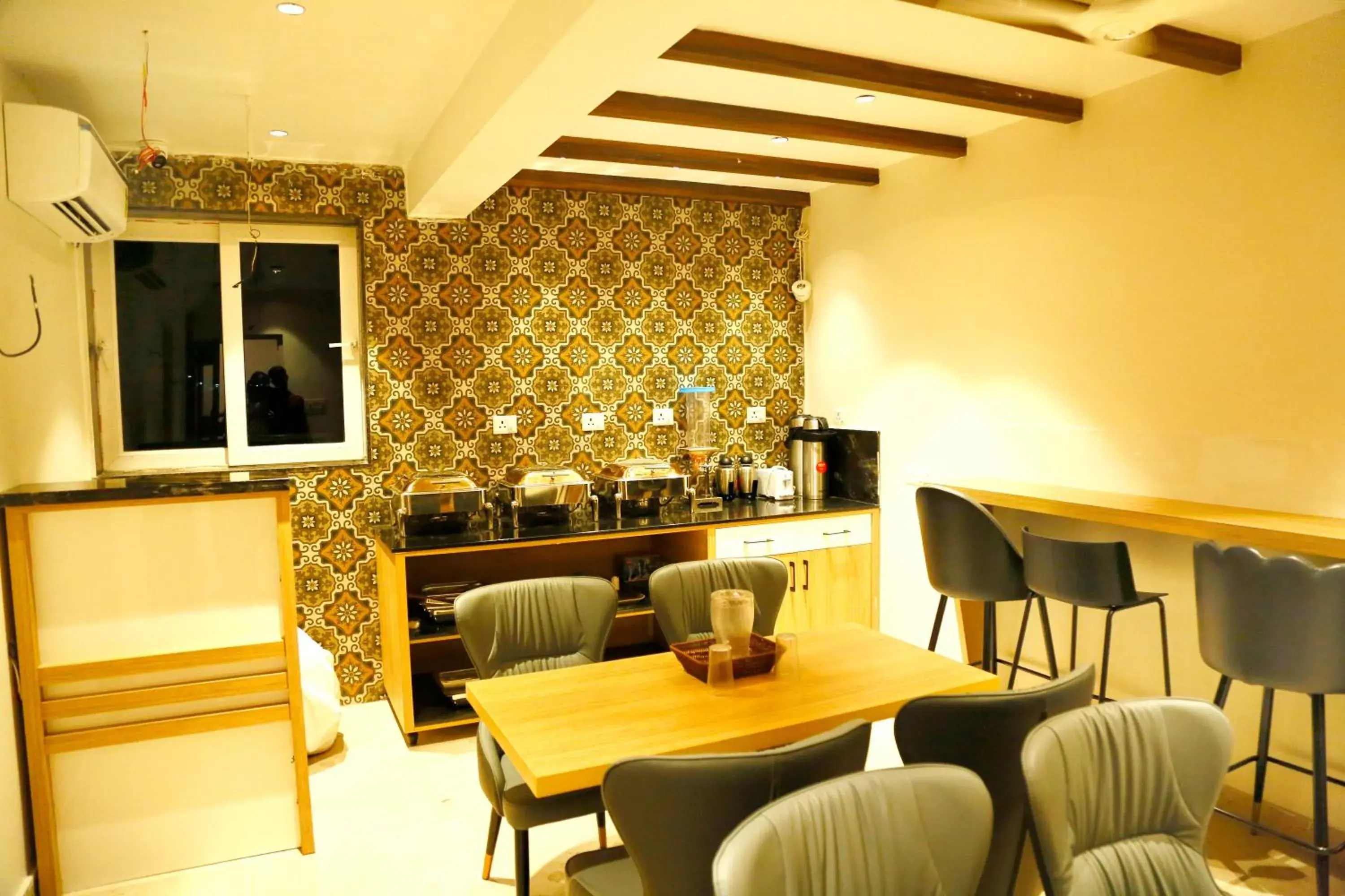 Restaurant/places to eat in Oak Business Hotel Restaurant/places to eat in Oak Business Hotel