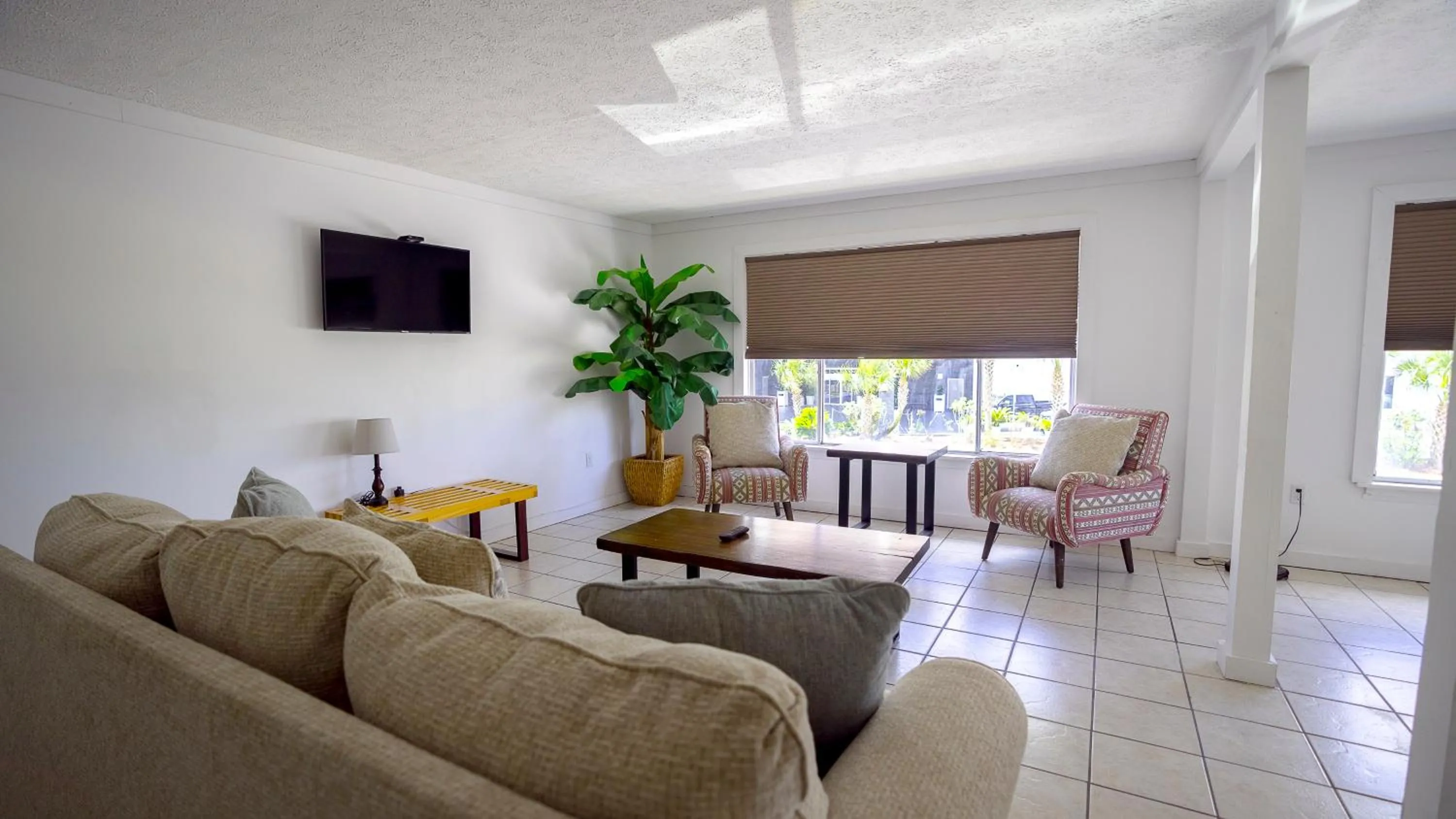 TV and multimedia in Banana Peel Lodge
