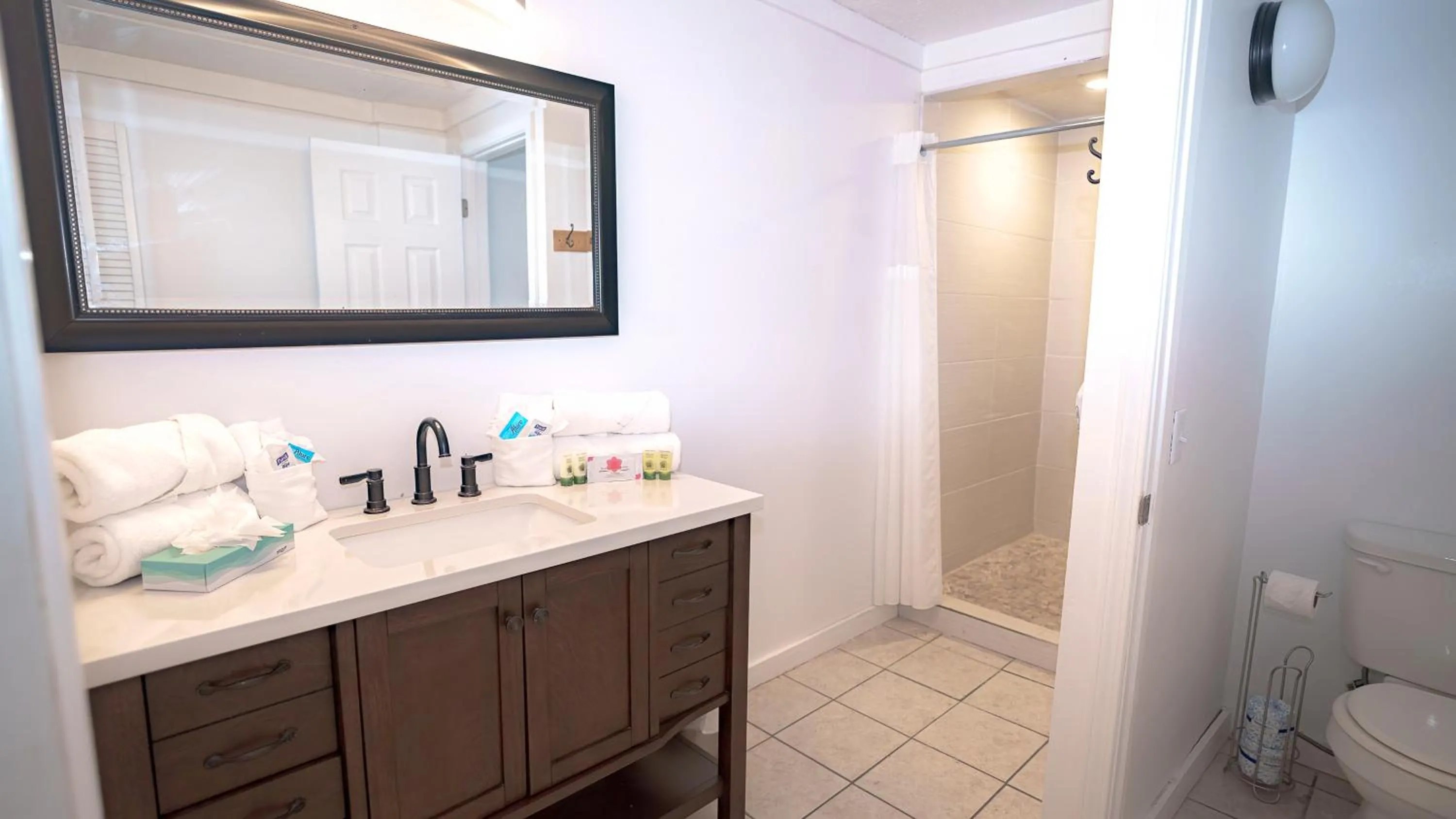 Shower in Banana Peel Lodge