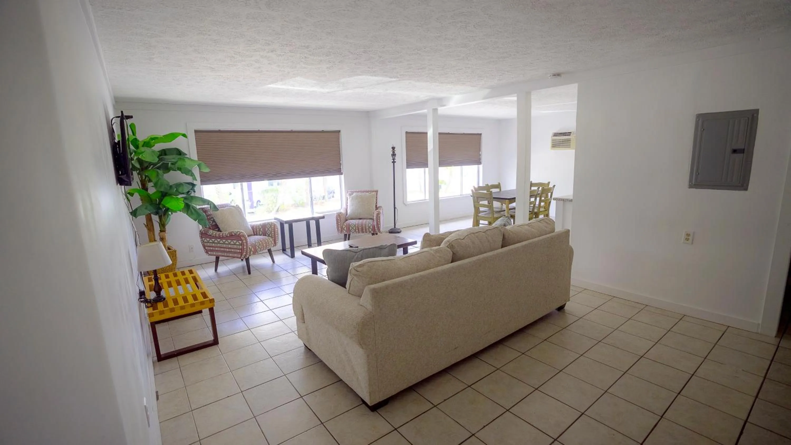 Living room in Banana Peel Lodge