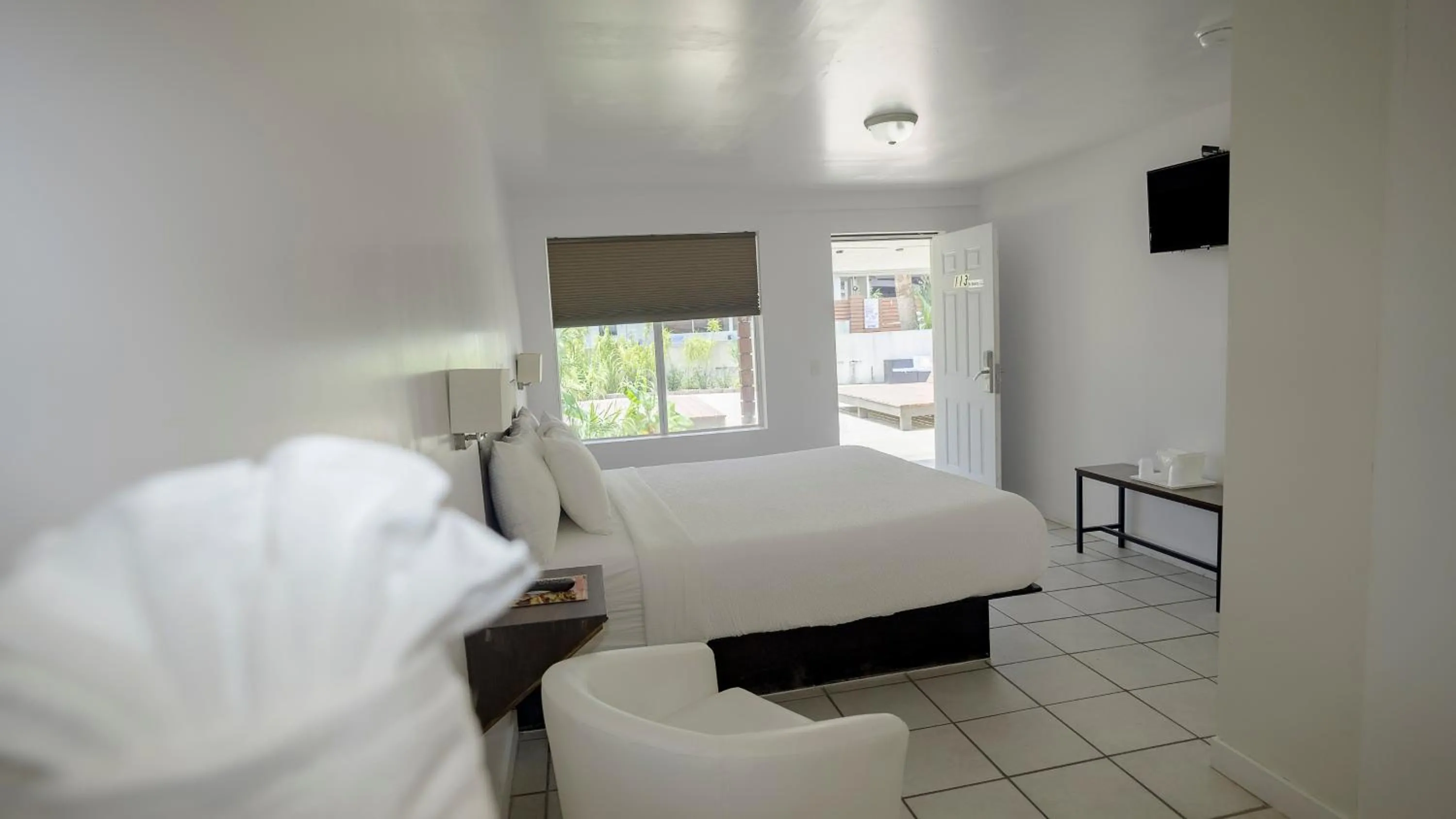 TV and multimedia, Bed in Banana Peel Lodge