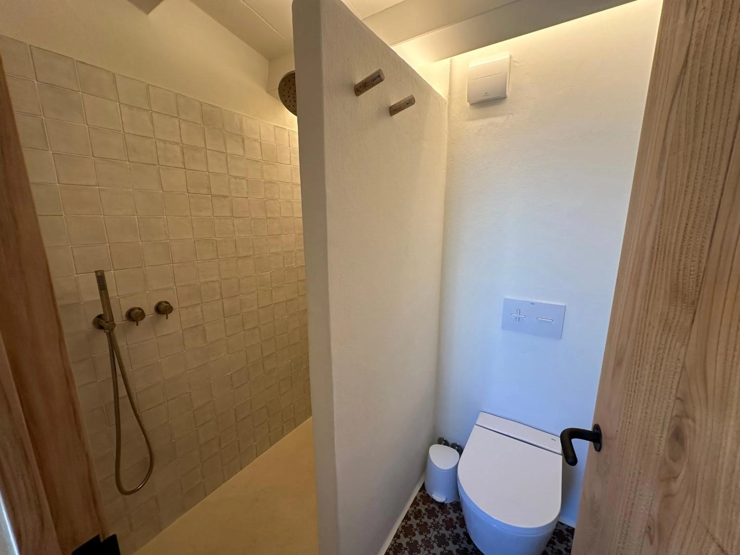 Shower in SetBlaus Boutique Hotel