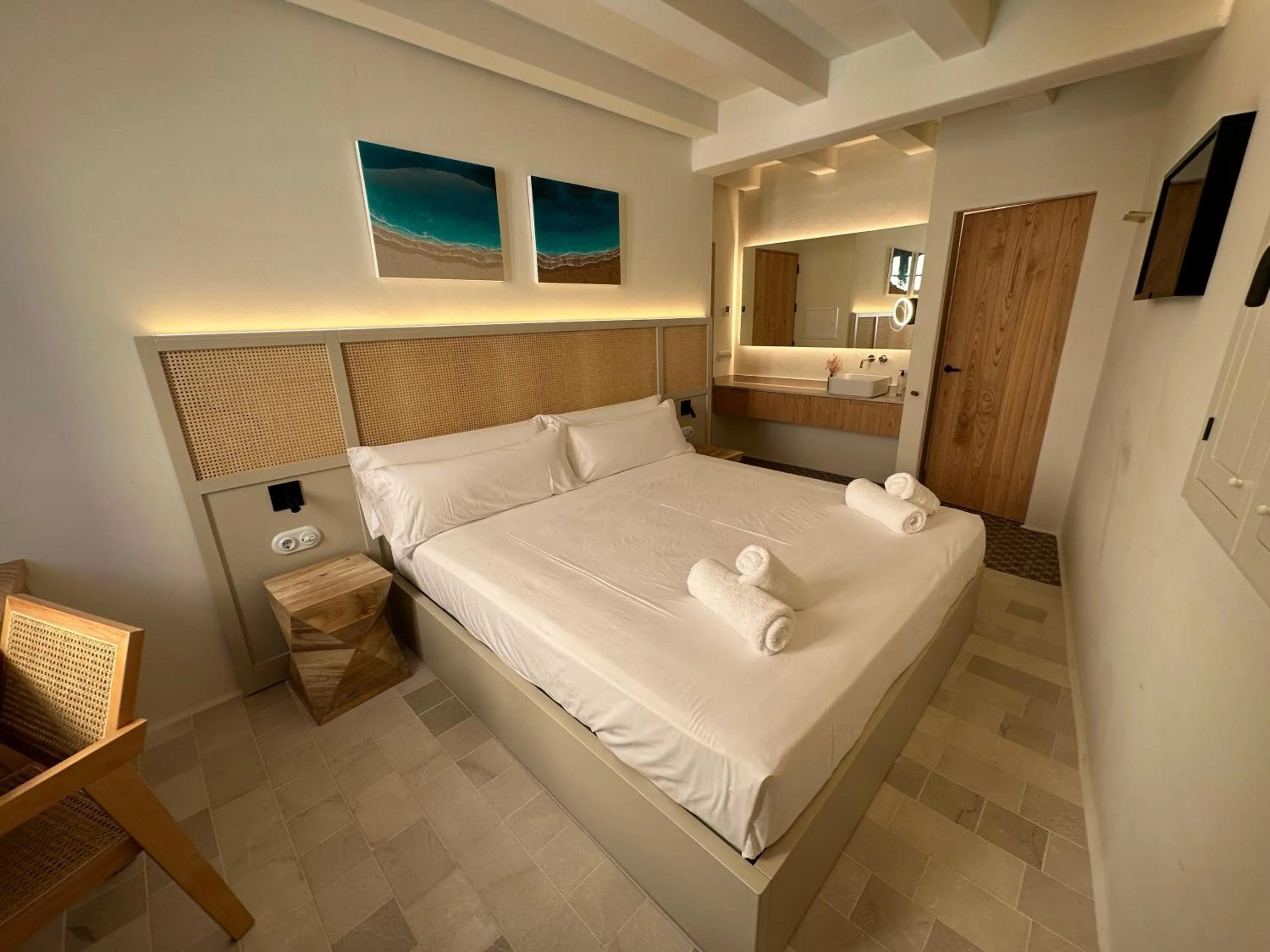 Bathroom, Bed in SetBlaus Boutique Hotel