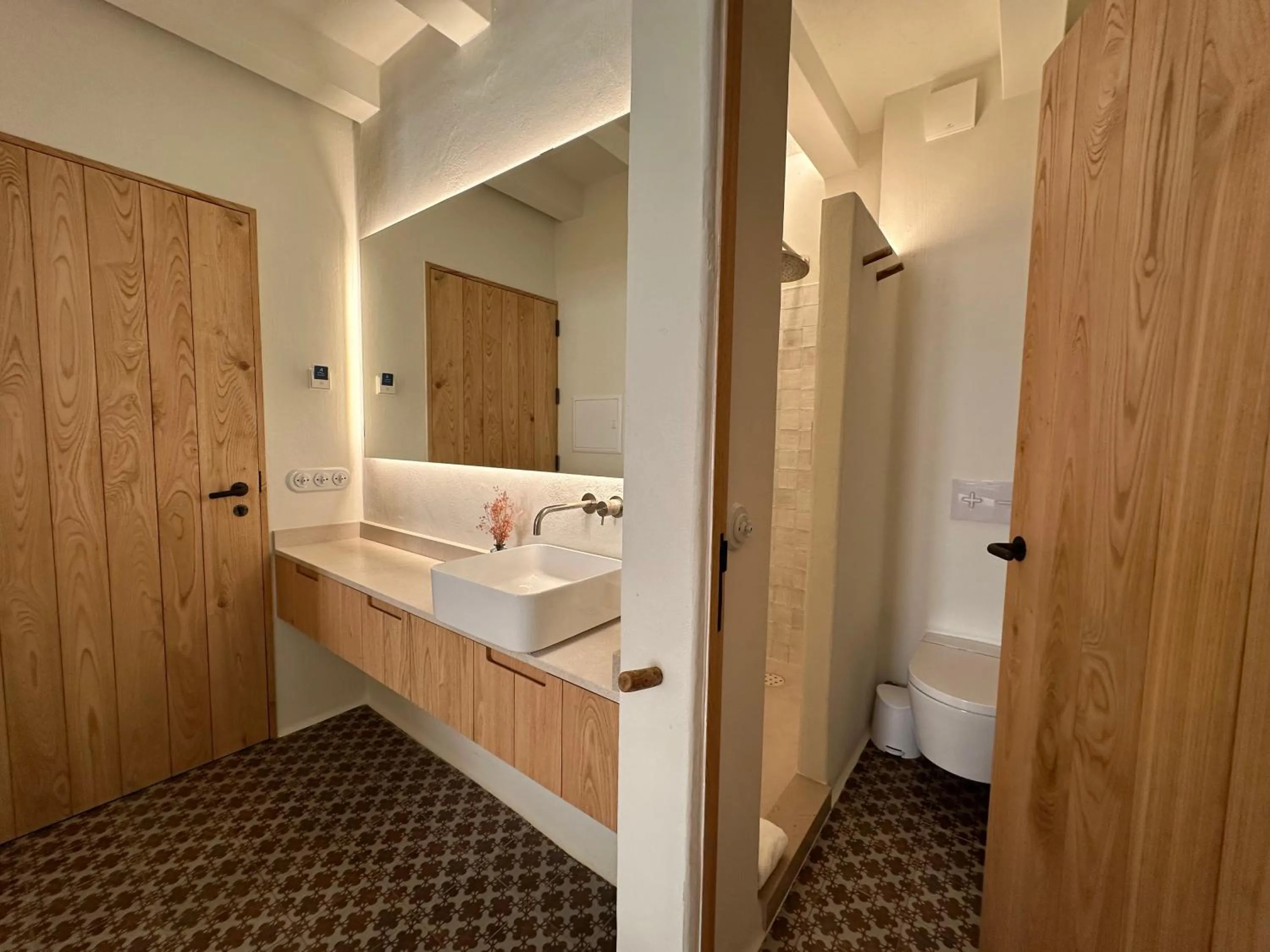 Shower, Bed in SetBlaus Boutique Hotel