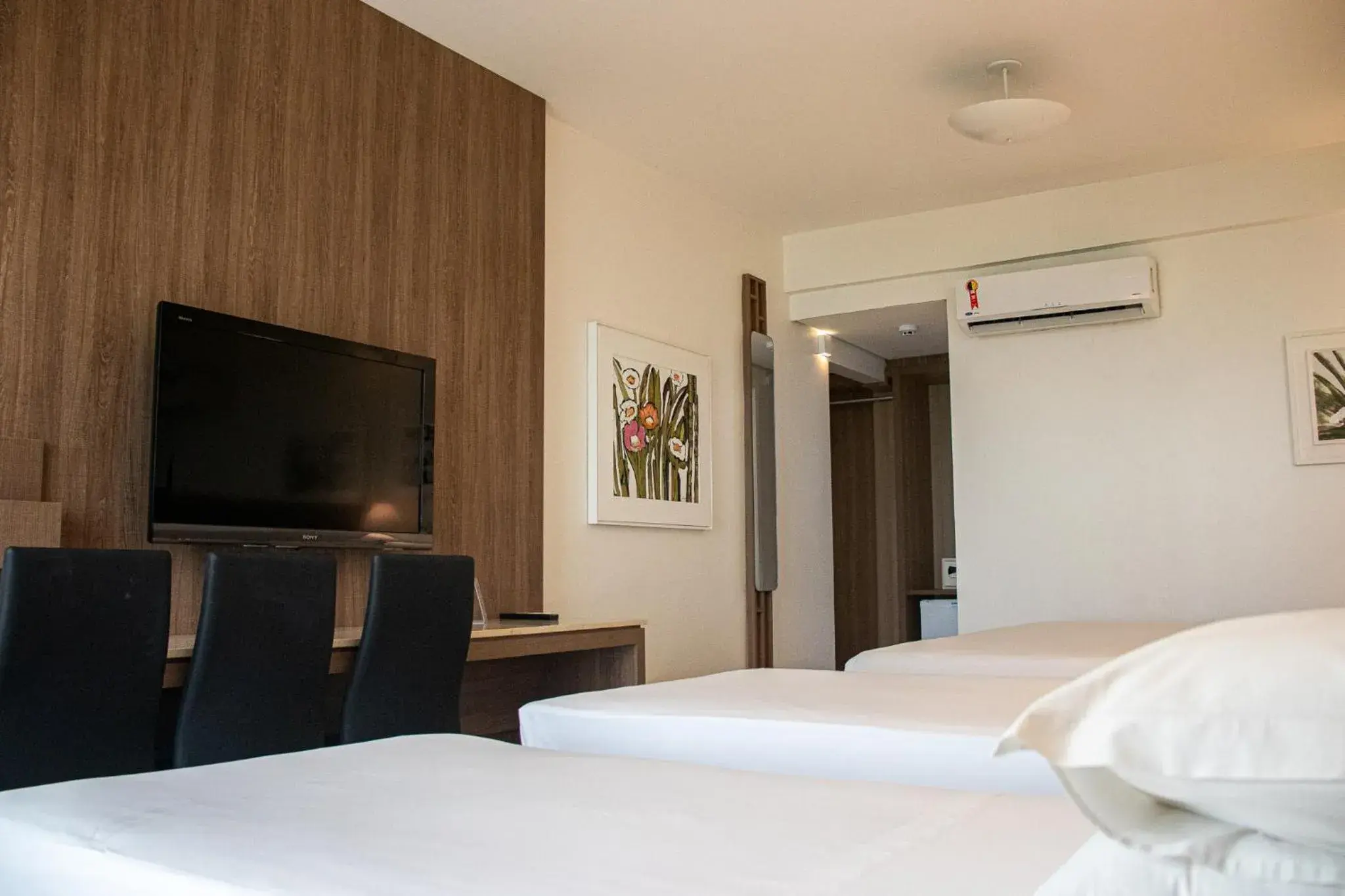 Photo of the whole room, Bed in Hotel Beira Mar Photo of the whole room, Bed in Hotel Beira Mar