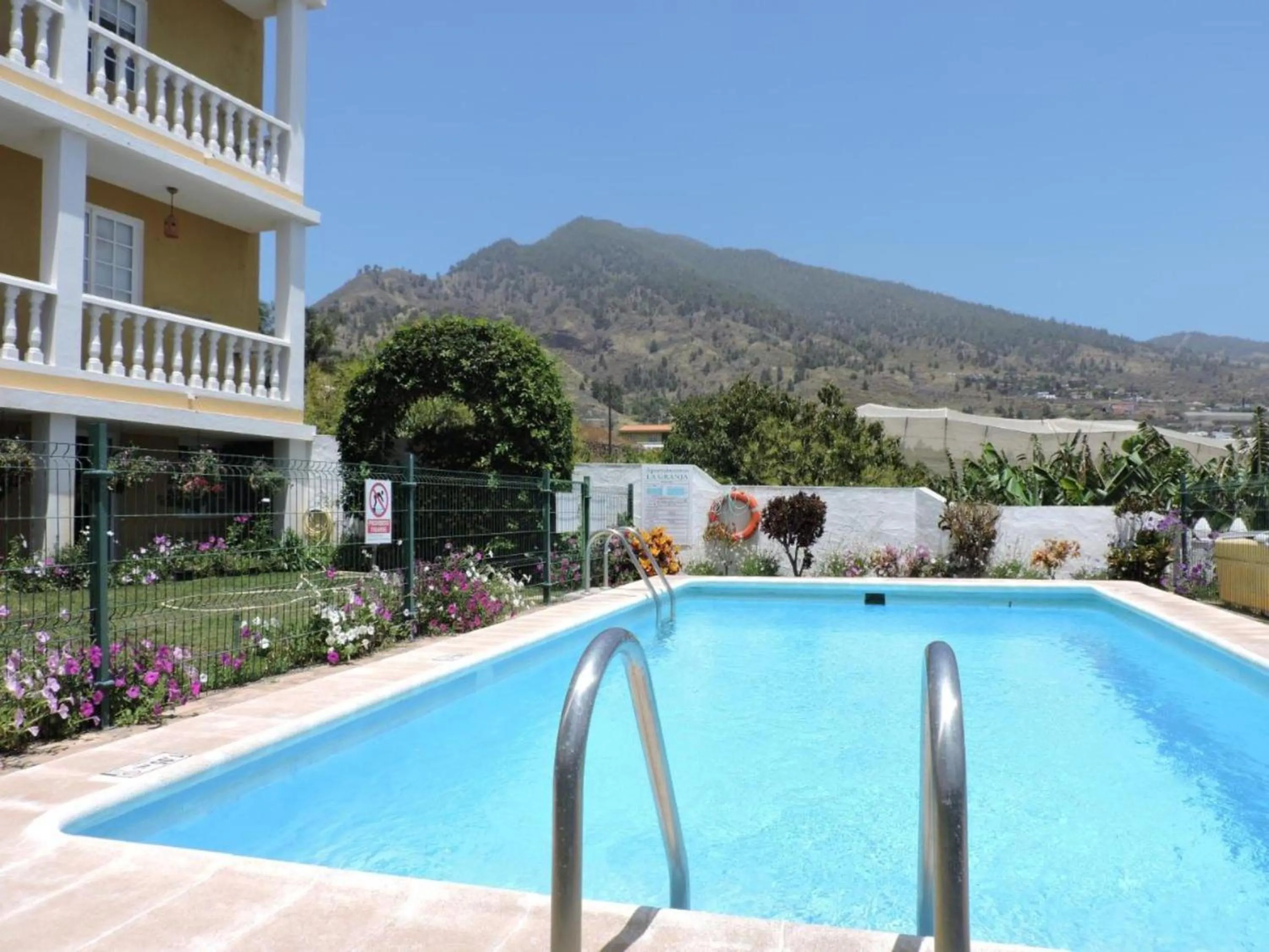Property building in La Granja