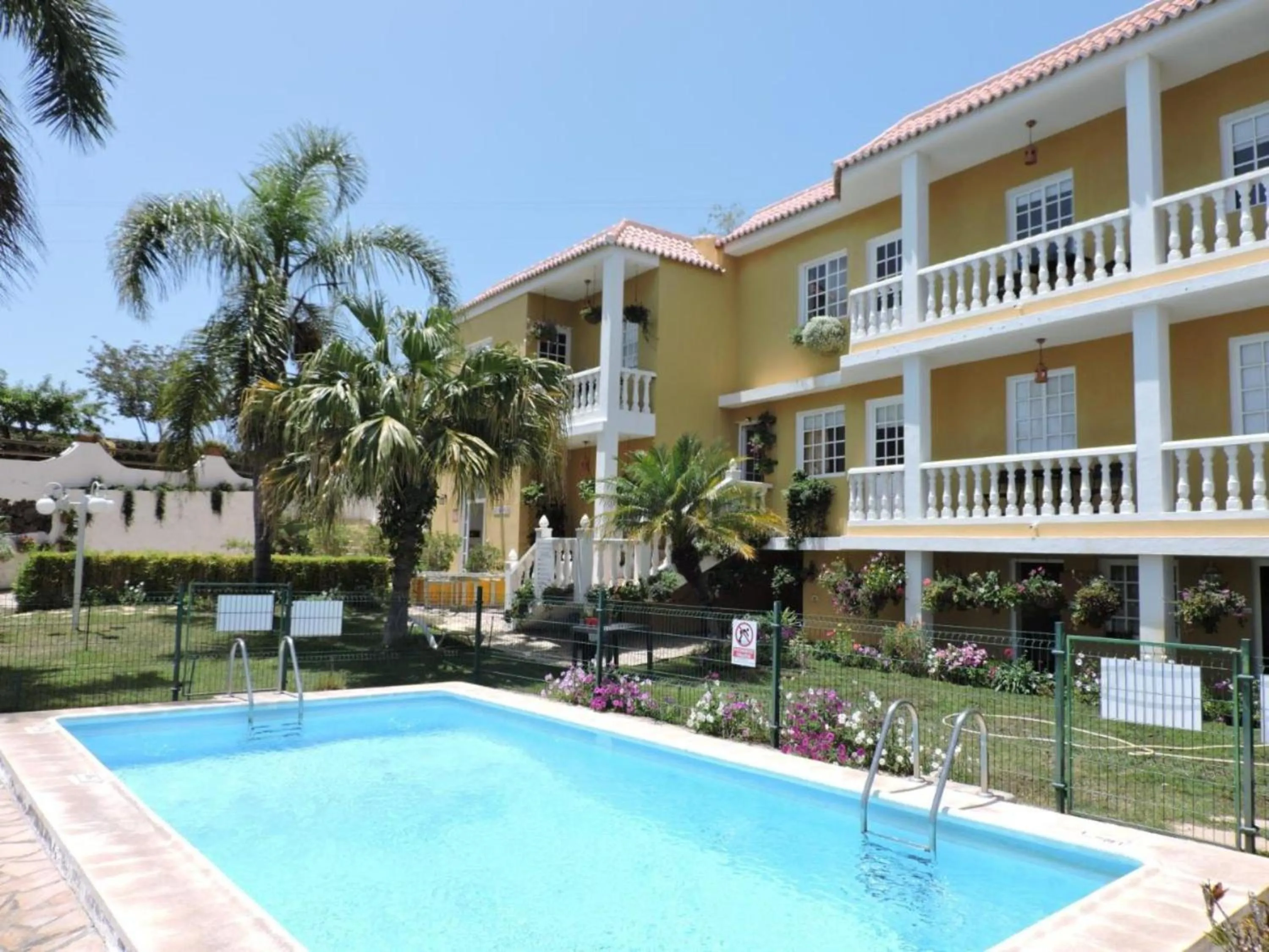 Property building in La Granja