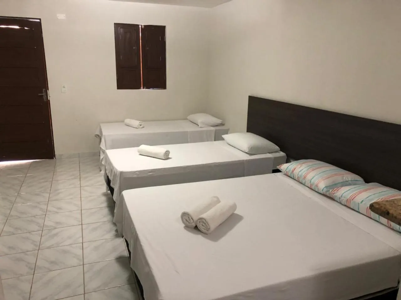 Photo of the whole room, Bed in Pousada Maravelas Maracaipe