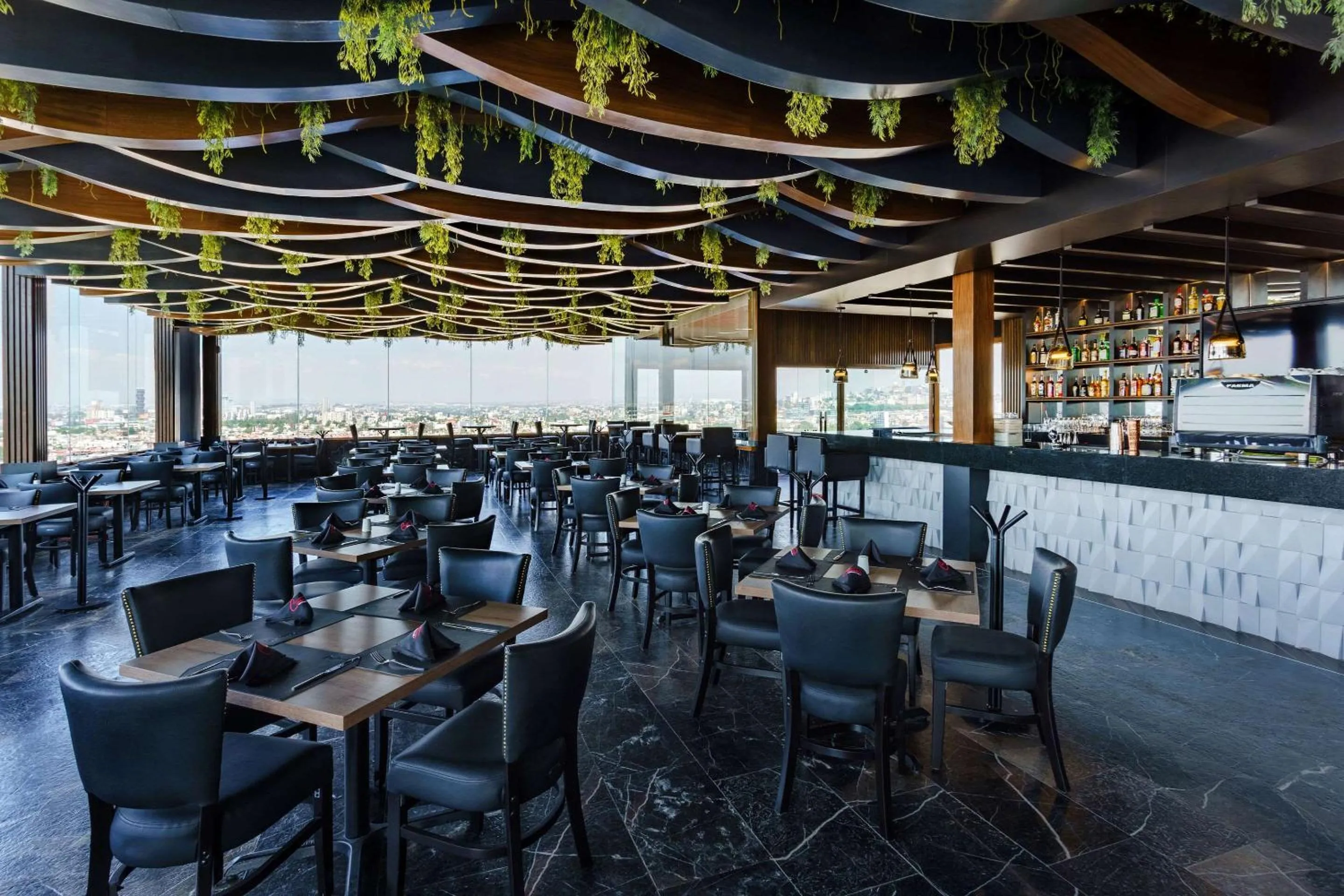 Lounge or bar in Radisson Puebla Angelopolis