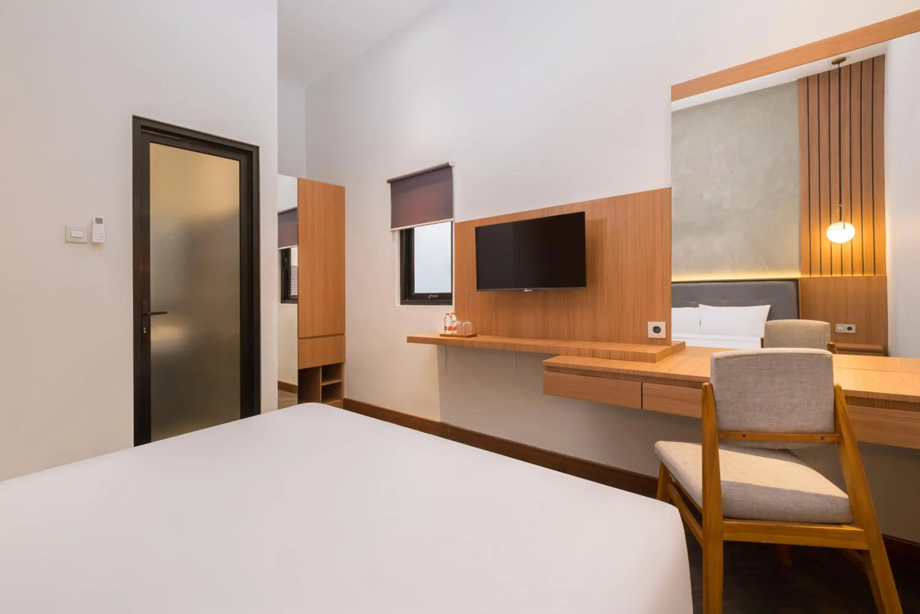 Bed in Omni Rooms by Sinergi